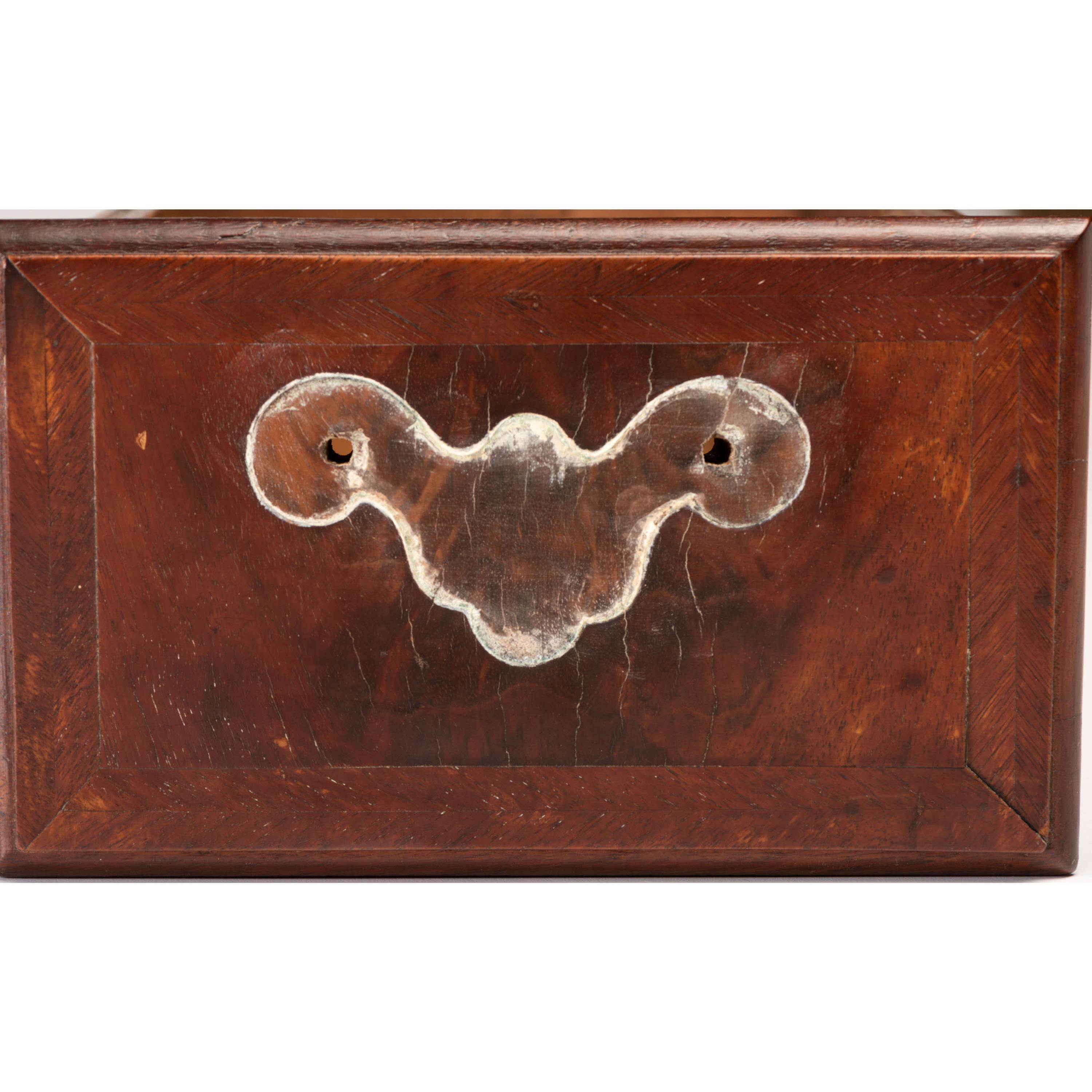 A Fine and Rare Queen Anne Veneered and Shell-Carved Walnut Dressing Table