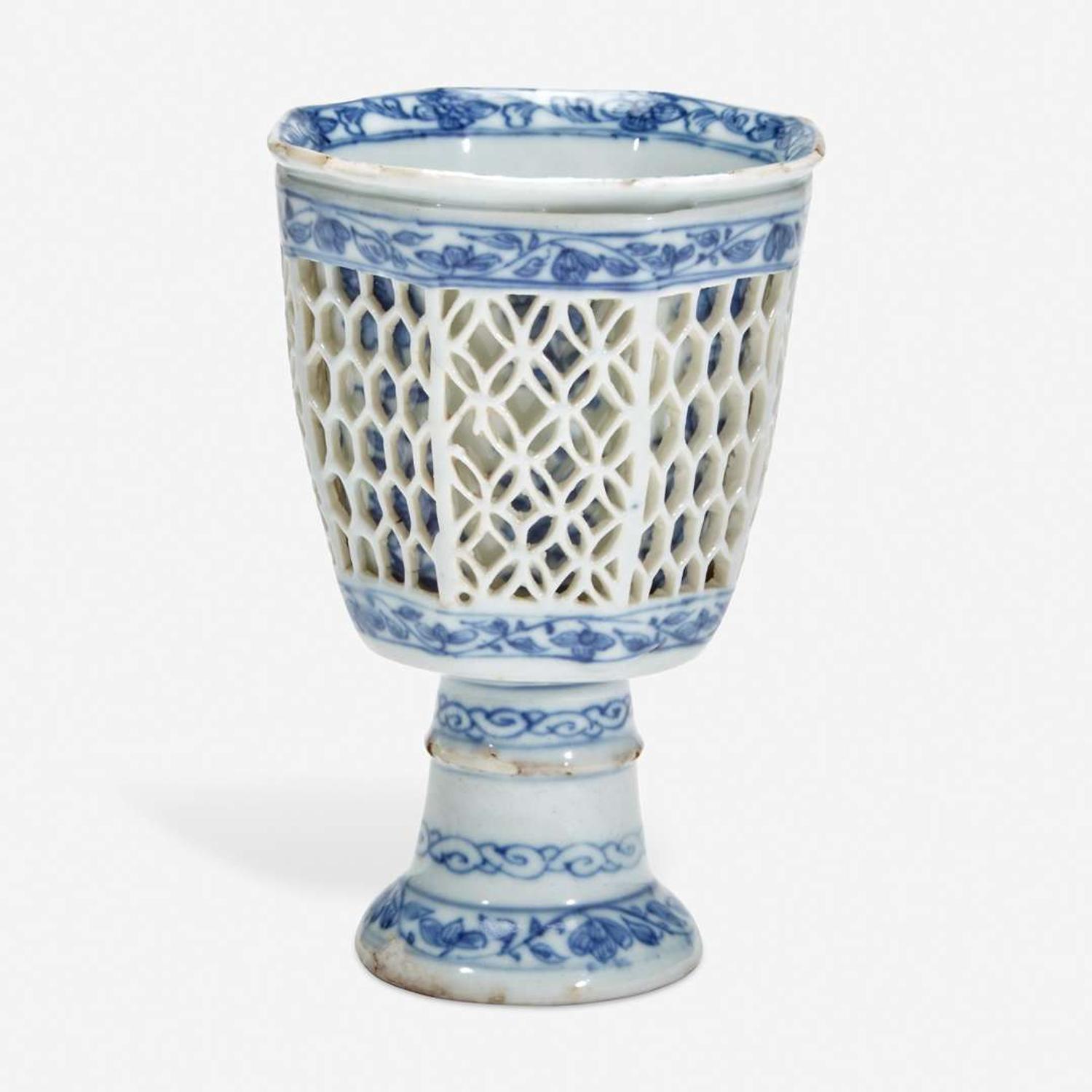 A Chinese blue and white porcelain reticulated stemmed cup 青花镂空高足杯 17th/18th century ??????