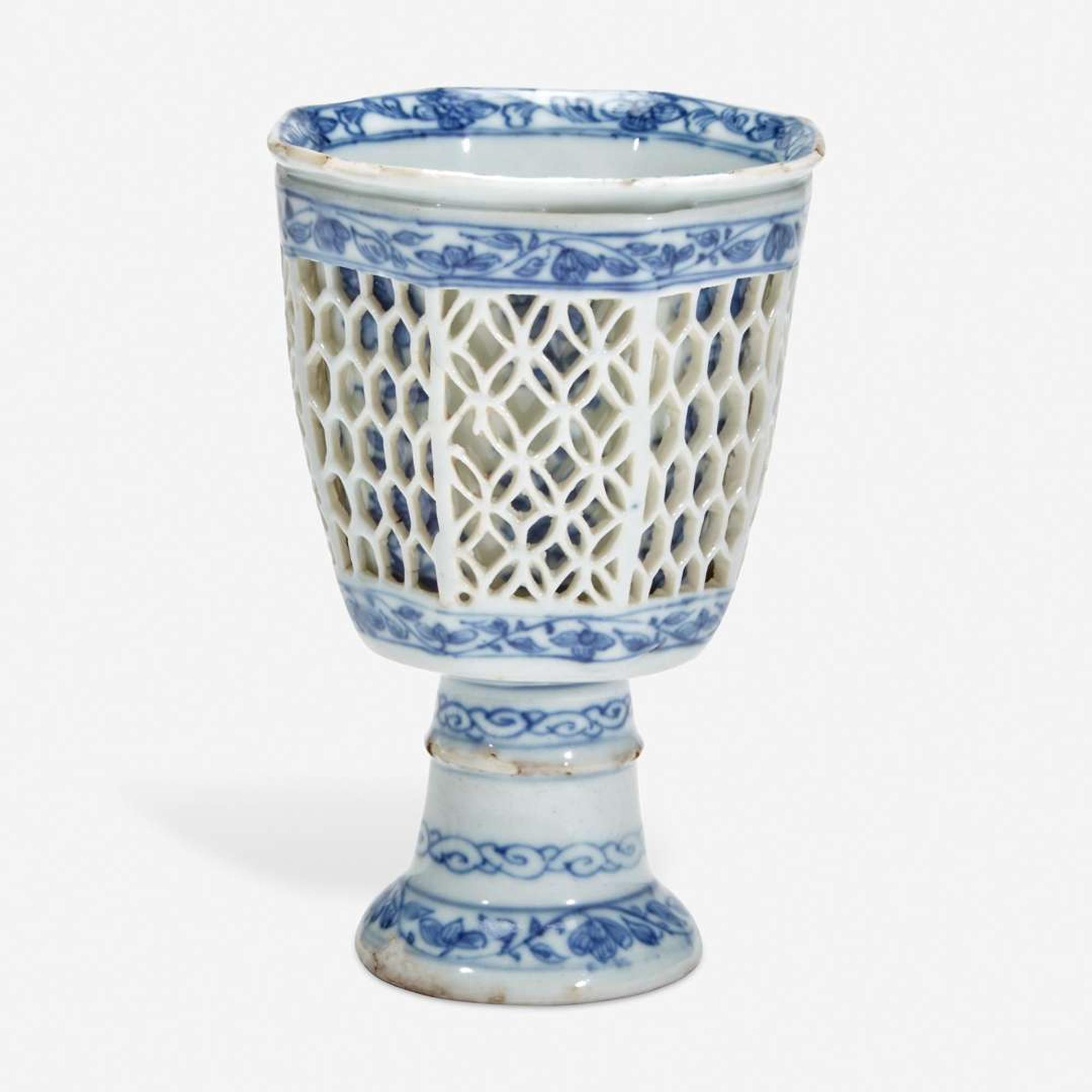 A Chinese blue and white porcelain reticulated stemmed cup 青花镂空高足杯 17th/18th century ??????