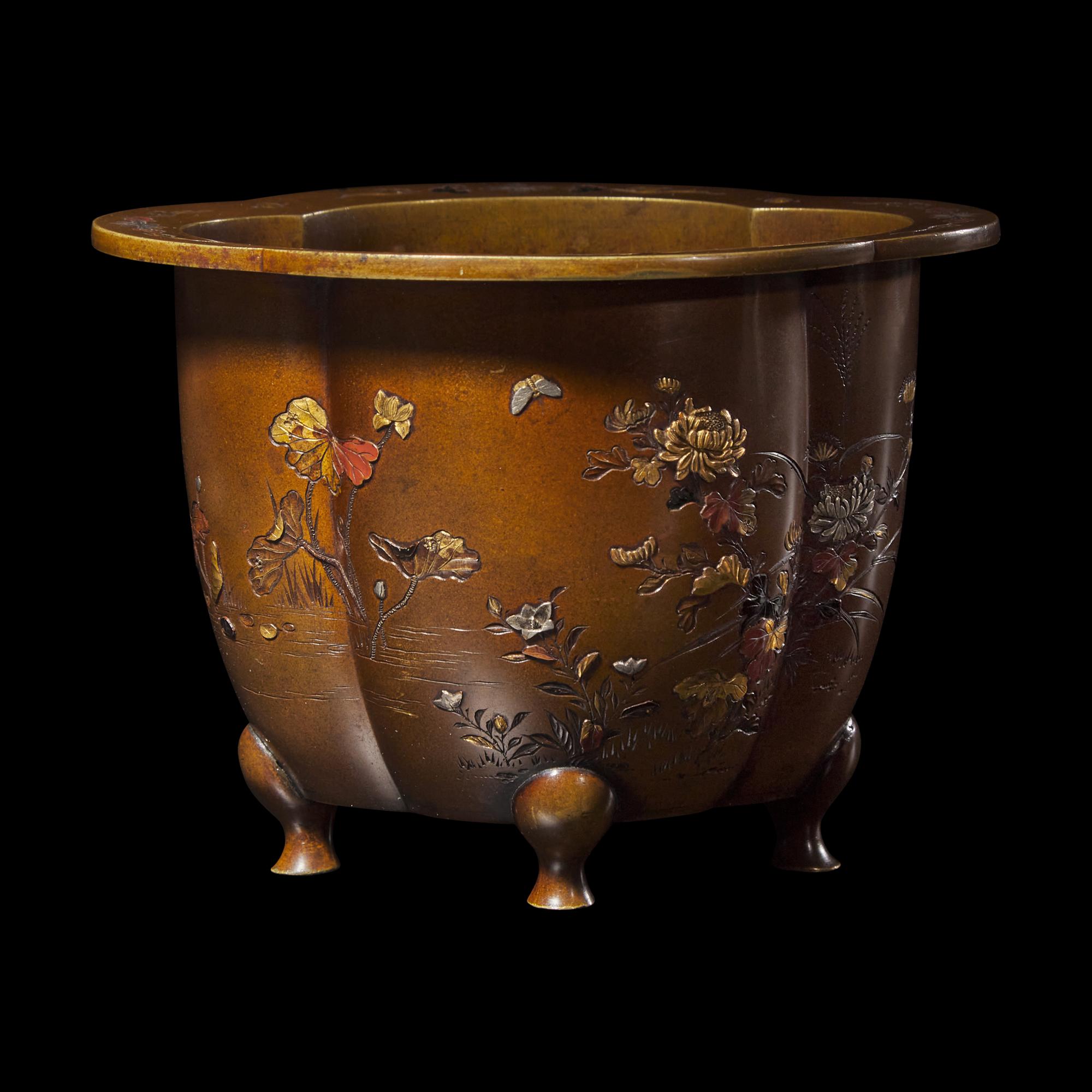 A Japanese Inlaid and Patinated Bronze Small Jardiniere by Inoue of Kyoto, Meiji Period 日本明治時期 井上製金銀象嵌花卉圖海棠式盆