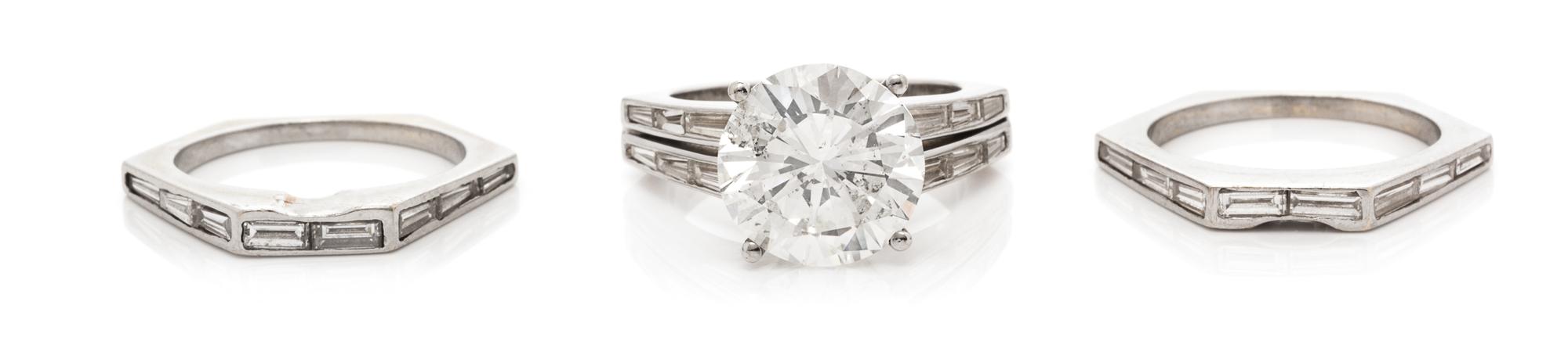 An 18 Karat White Gold and Diamond Ring Set, 8.70 dwts.