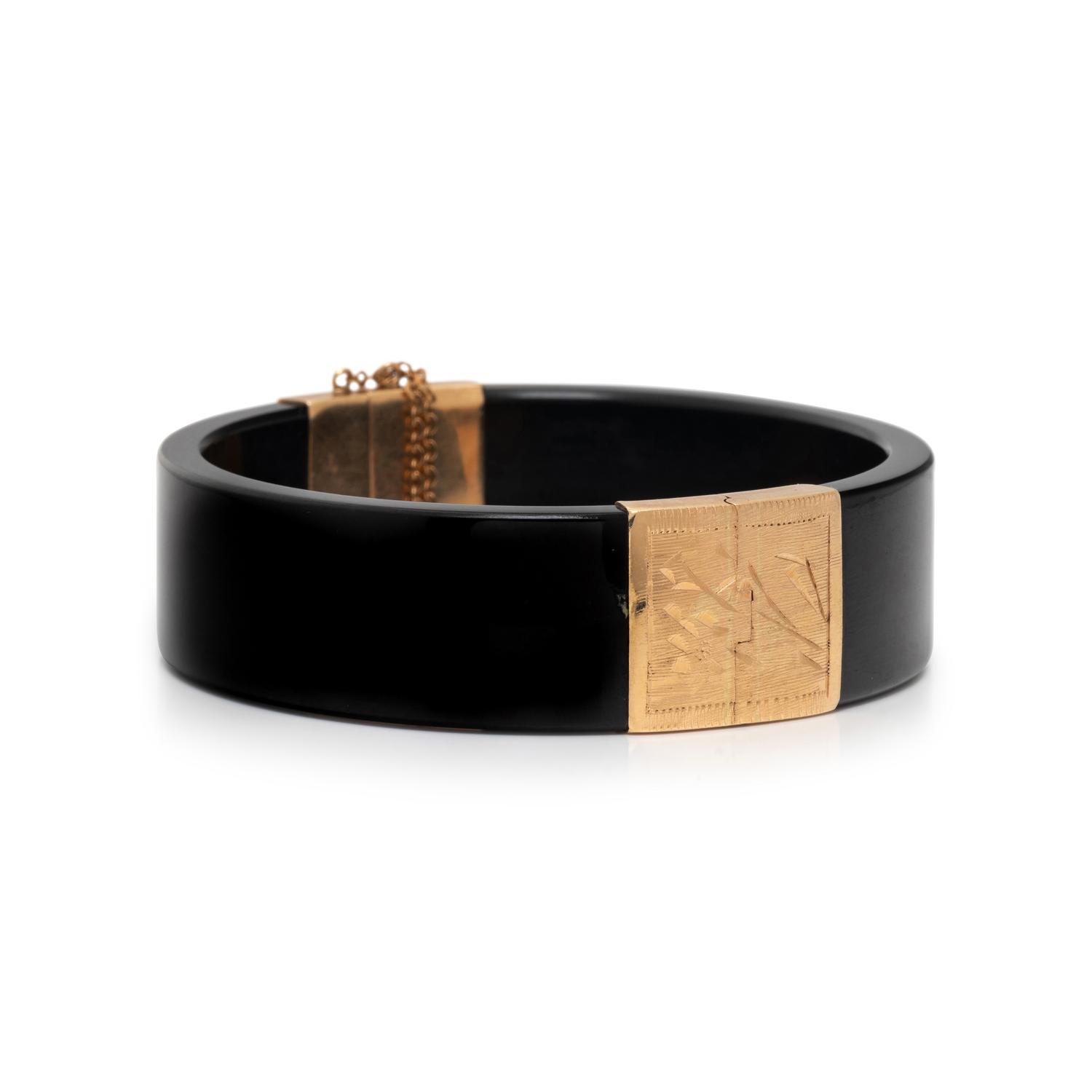 BLACK JADE AND YELLOW GOLD BANGLE BRACELET