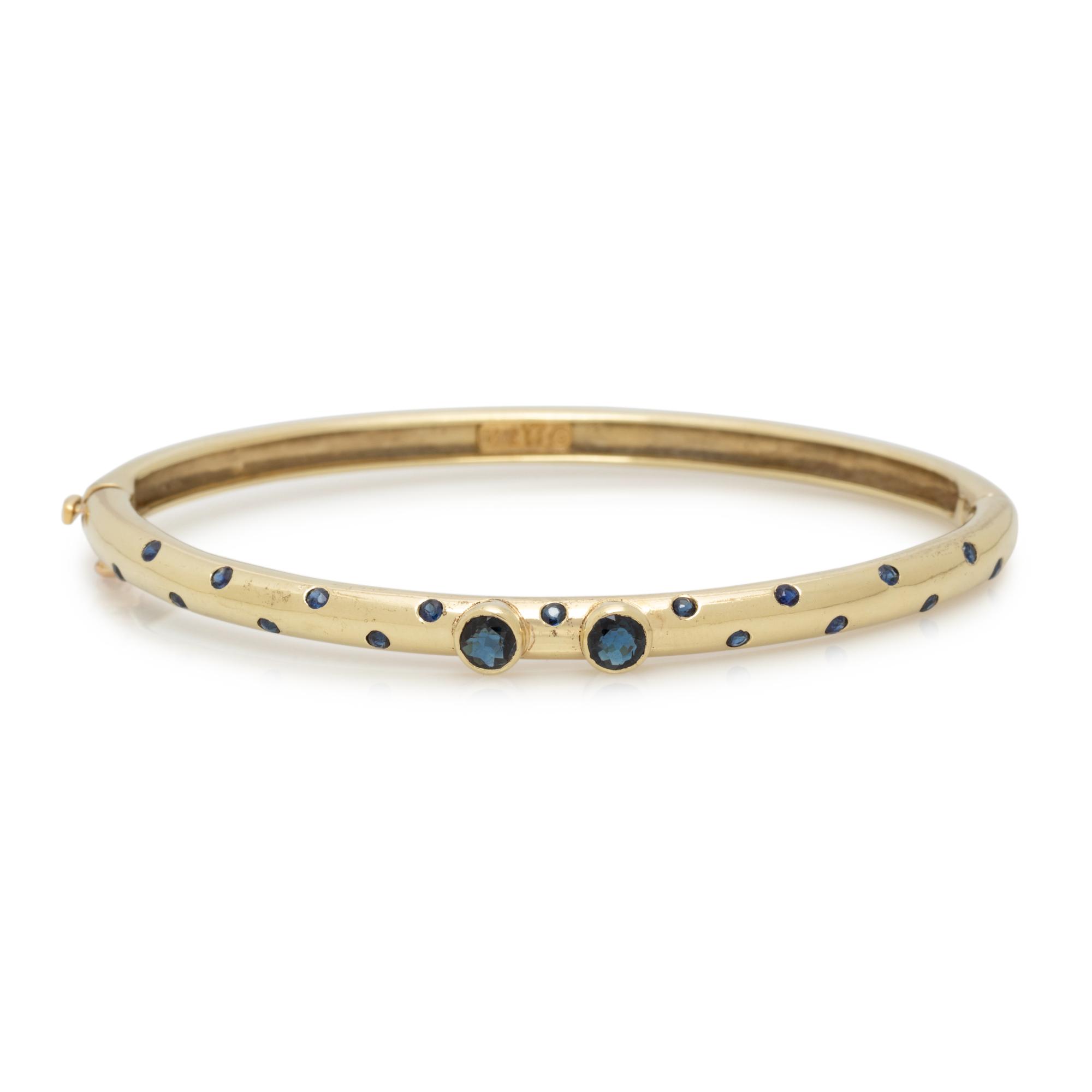 YELLOW GOLD AND SAPPHIRE BANGLE BRACELET