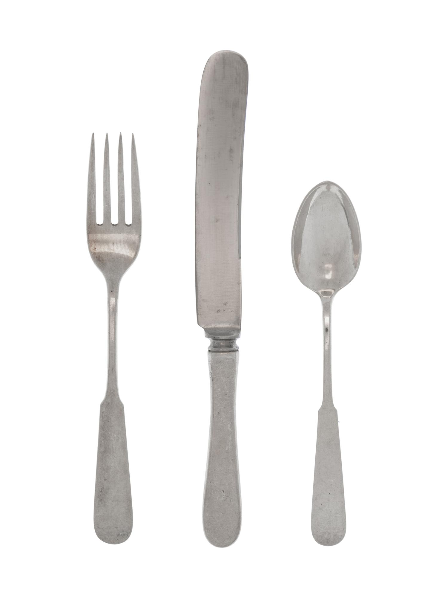 in the Chino pattern, comprising: 12 dinner knives with stainless steel blades 1 butter spreader 12 dinner forks 12 salad forks 1 meat fork 12 fish forks 12 teaspoons 12 fruit spoons 4 serving spoons 6 tablespoons 12 iced tea spoons 1 jelly spoon 2 ladles 1 cake server 1 carving set 102 pieces total.
