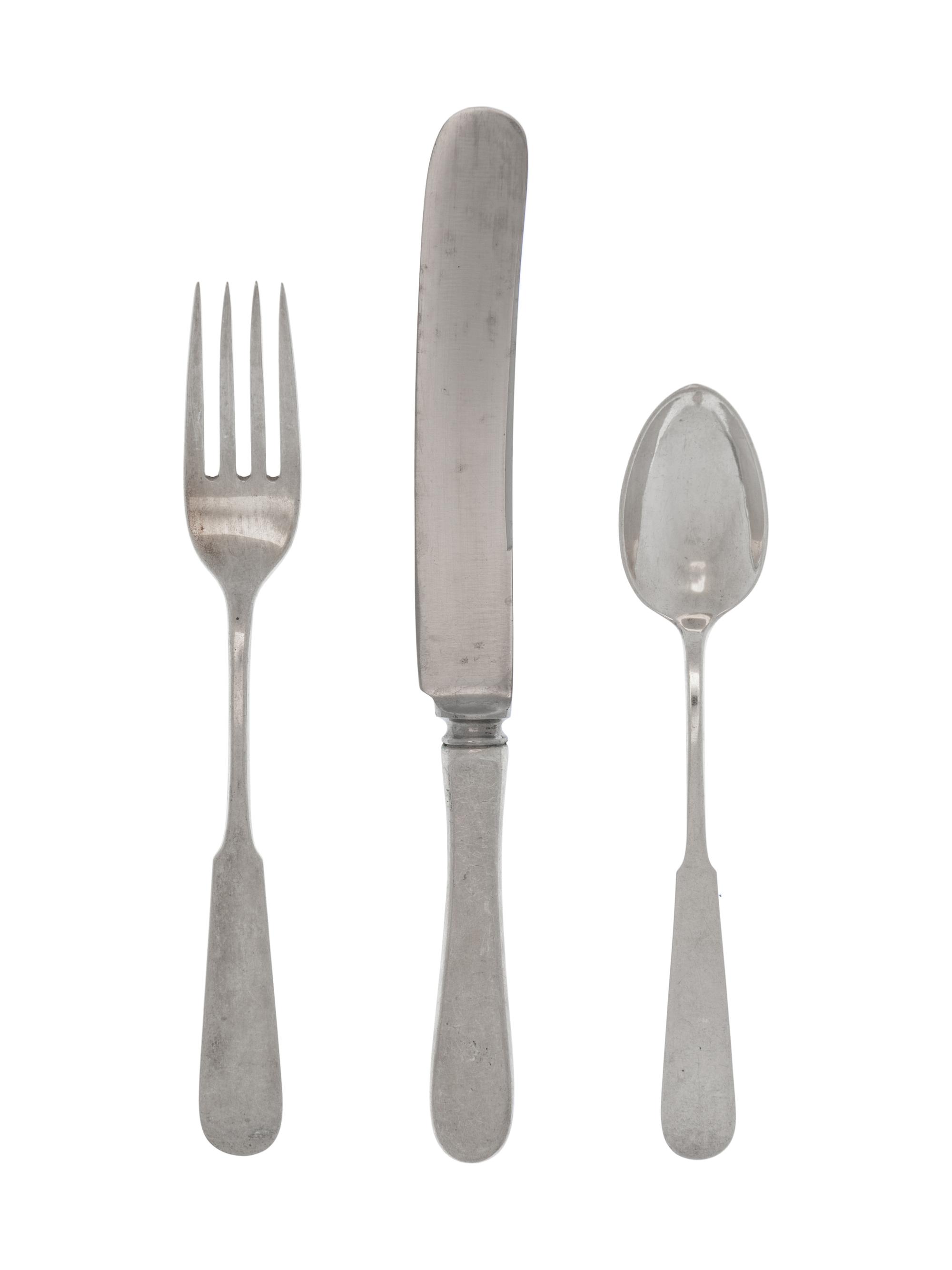 in the Chino pattern, comprising: 12 dinner knives with stainless steel blades 1 butter spreader 12 dinner forks 12 salad forks 1 meat fork 12 fish forks 12 teaspoons 12 fruit spoons 4 serving spoons 6 tablespoons 12 iced tea spoons 1 jelly spoon 2 ladles 1 cake server 1 carving set 102 pieces total.