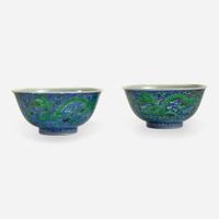 An associated pair of Chinese underglaze blue and green-enameled dragon bowls 珐琅彩青花龙纹碗一对 Kangxi six-character mark and of the period ????? ? ??