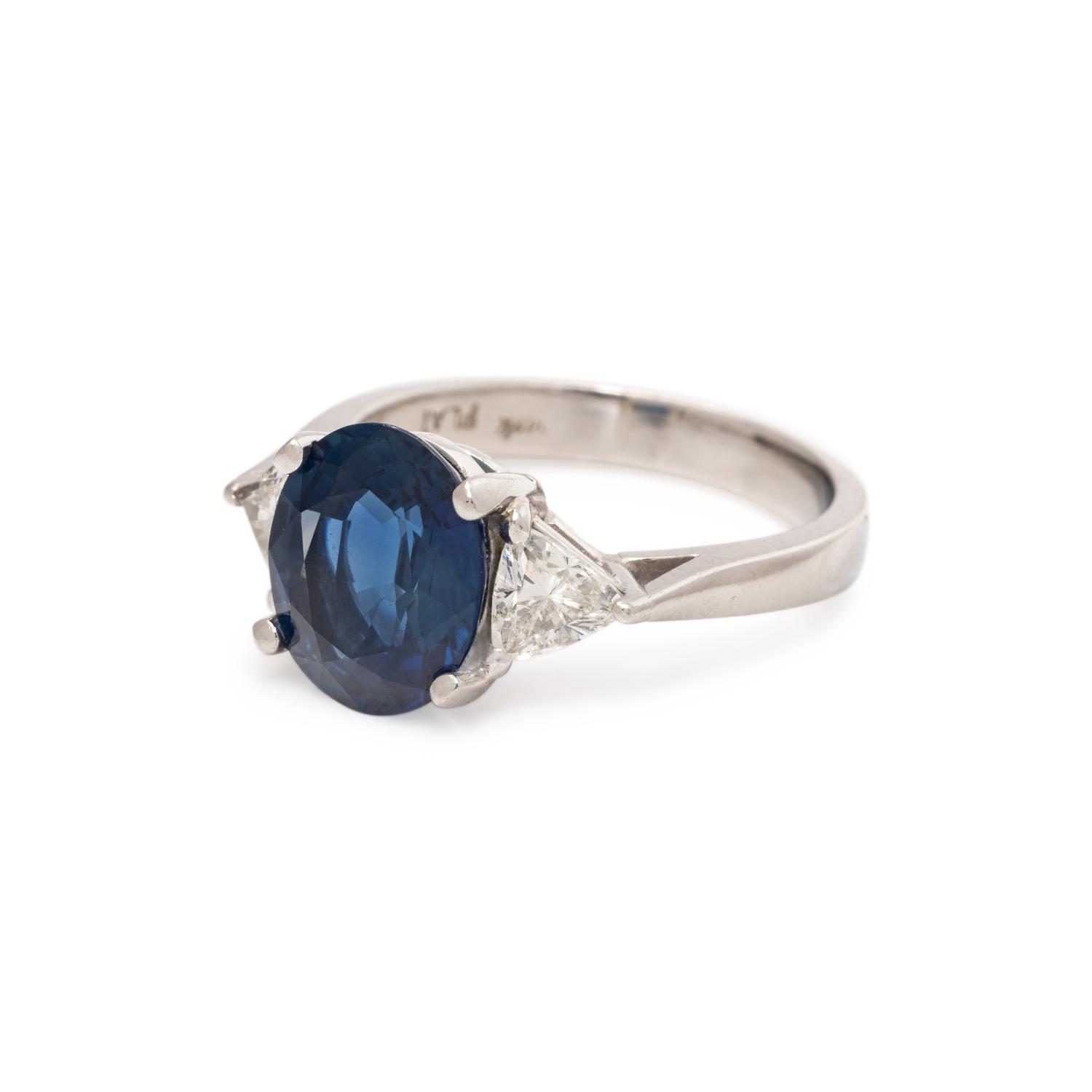 SAPPHIRE AND DIAMOND RING