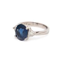 SAPPHIRE AND DIAMOND RING