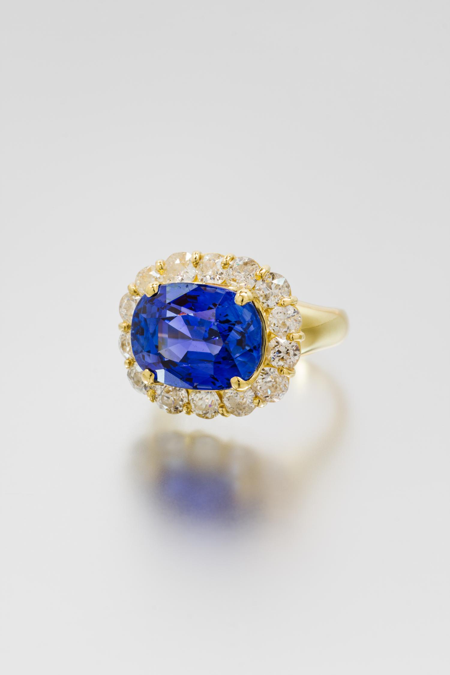 A Fine 18 Karat Yellow Gold, Sapphire and Diamond Ring, 7.90 dwts.