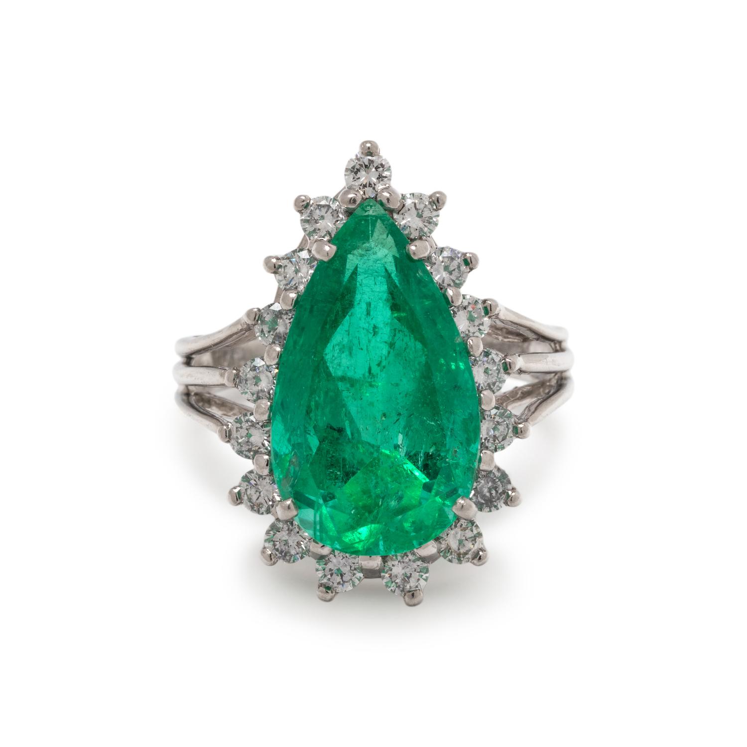 EMERALD AND DIAMOND RING