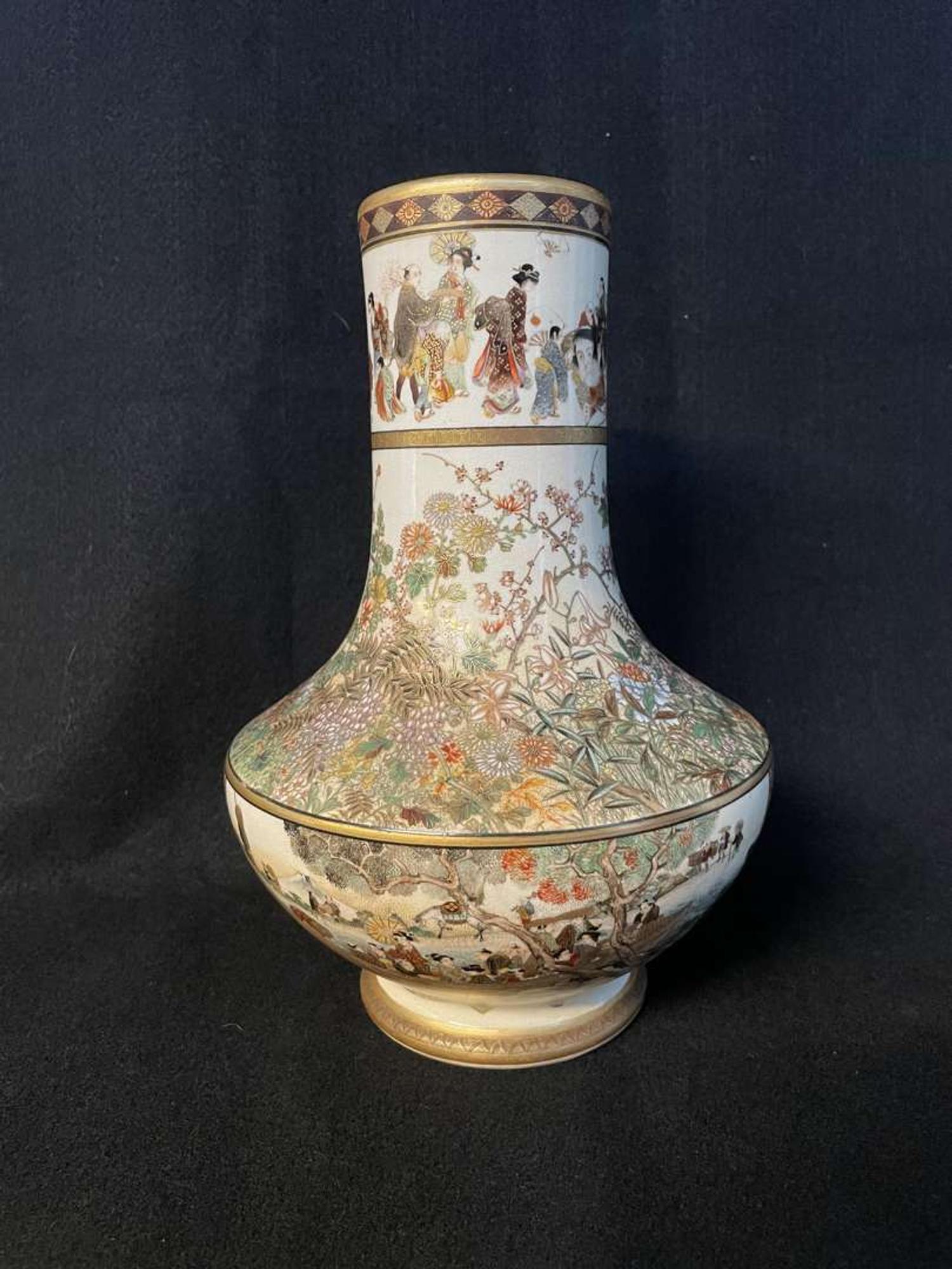 A finely-decorated Satsuma-type vase, Okamoto Ryozan 日本萨摩烧风格瓷瓶 亮山造 Meiji period ??