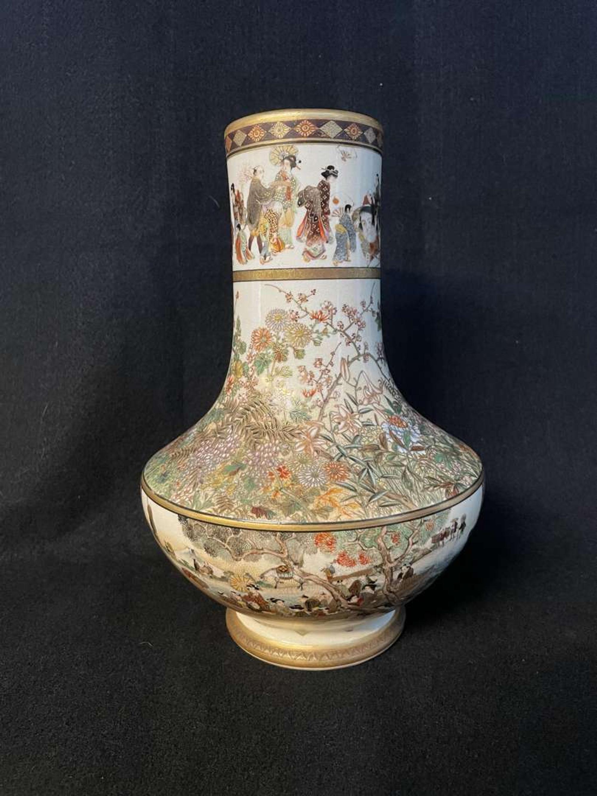A finely-decorated Satsuma-type vase, Okamoto Ryozan 日本萨摩烧风格瓷瓶 亮山造 Meiji period ??