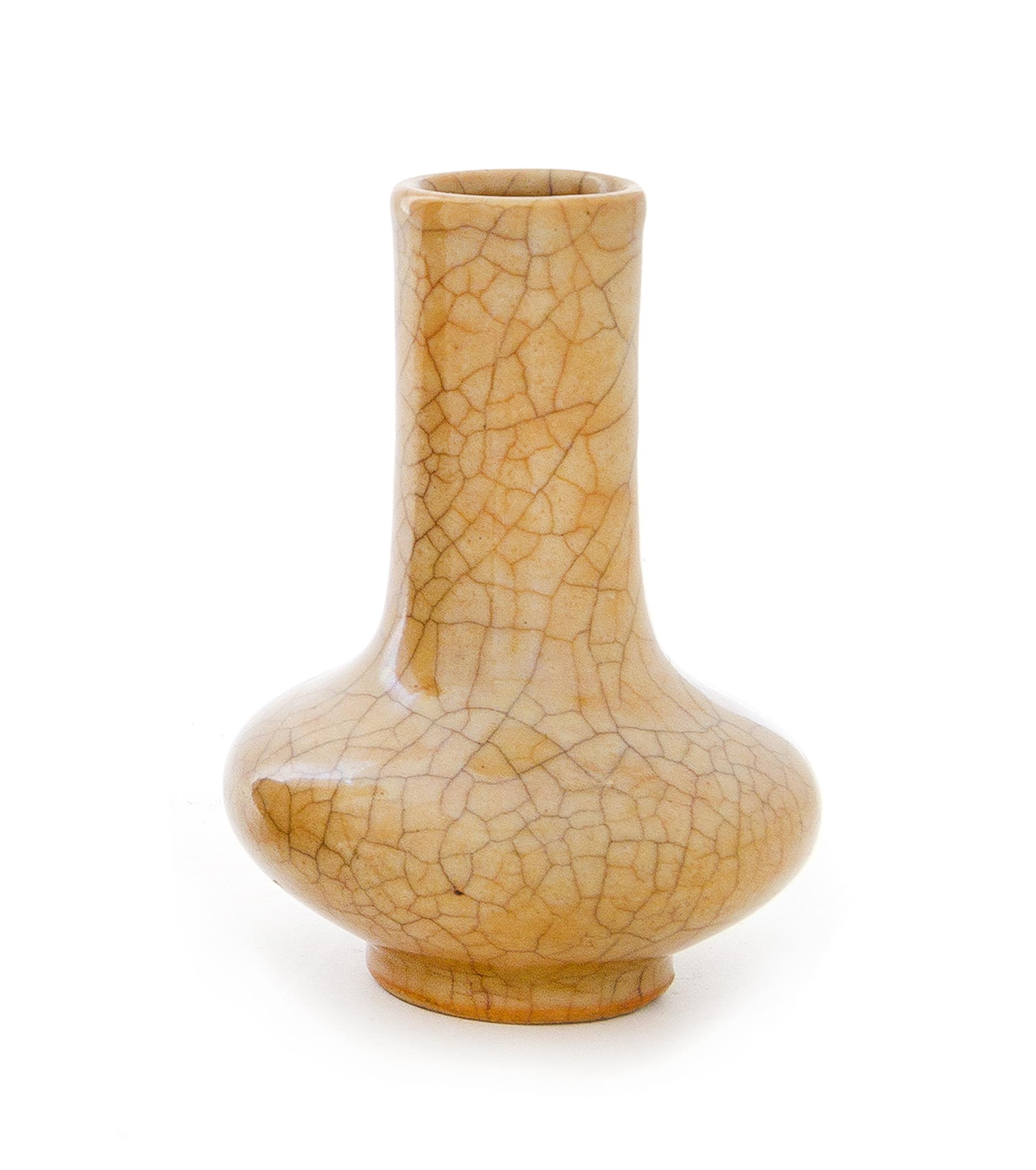 A Ge-Type Porcelain Vase Height 5 inches. — MING DYNASTY (1368-1644)