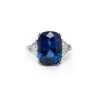 SAPPHIRE AND DIAMOND RING