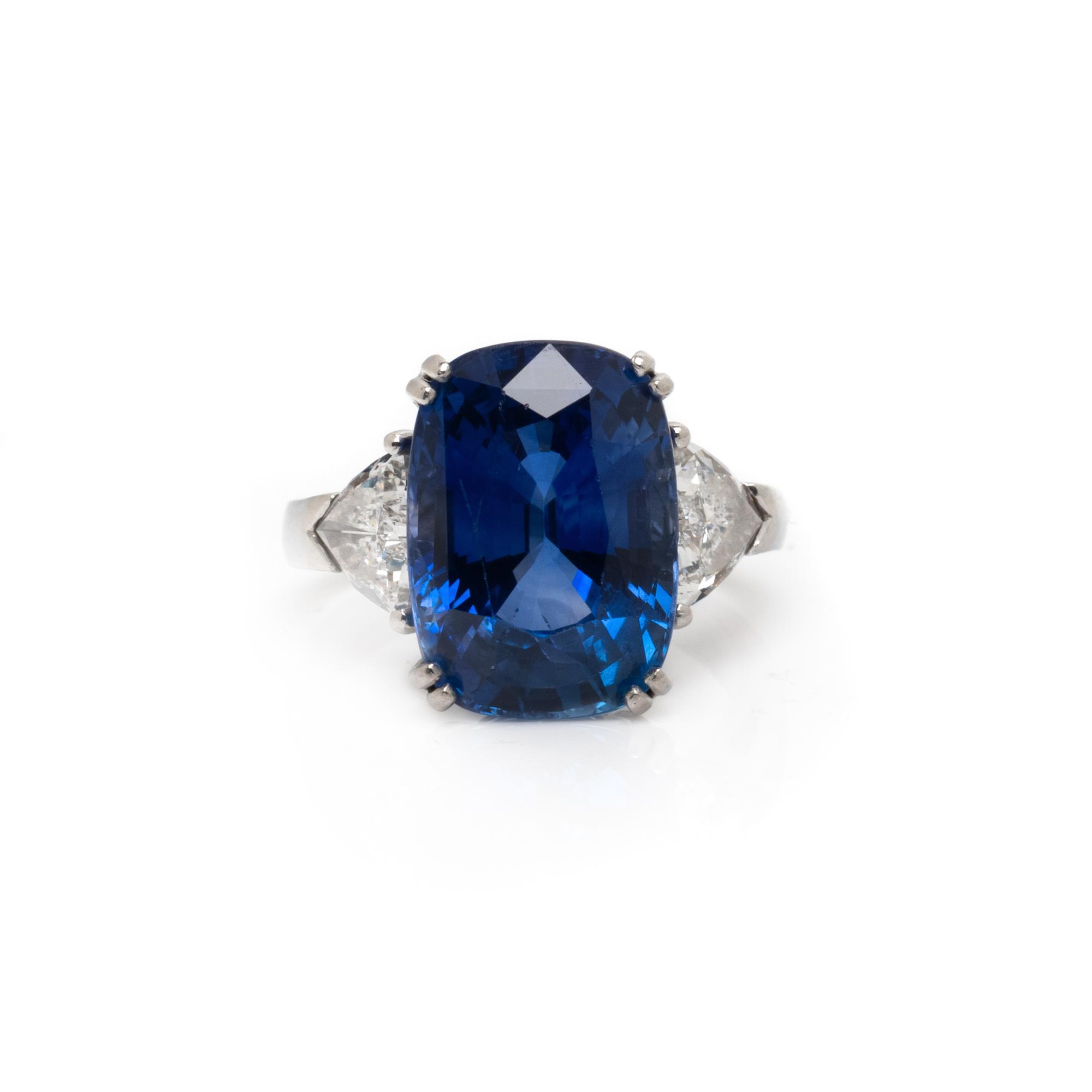 SAPPHIRE AND DIAMOND RING
