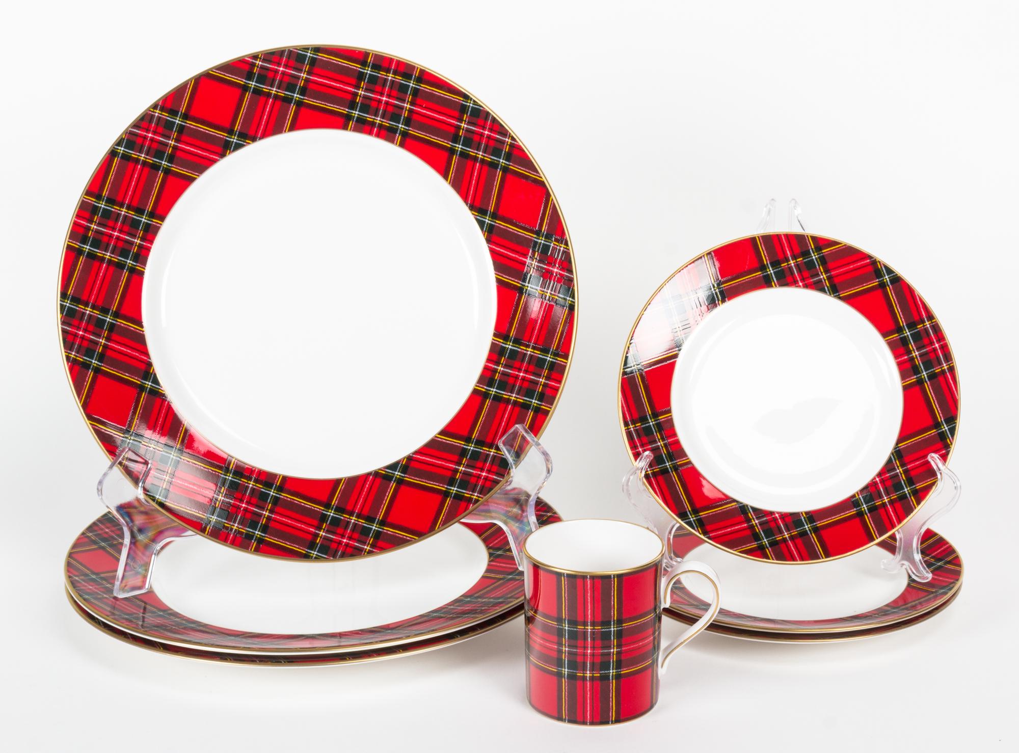 A Ralph Lauren Home Set of Plates Diameter of dinner plate 12 inches.