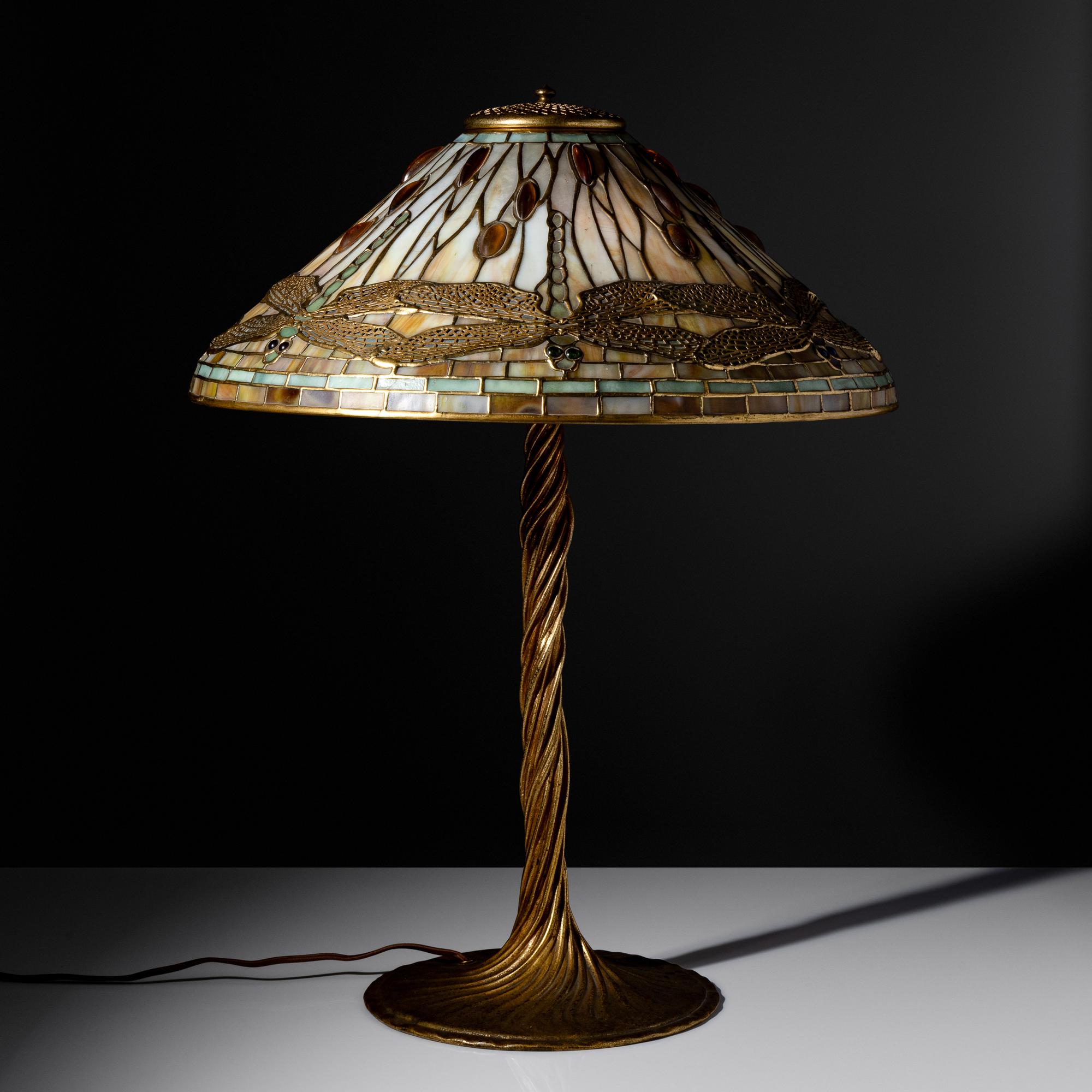 Dragonfly table lamp