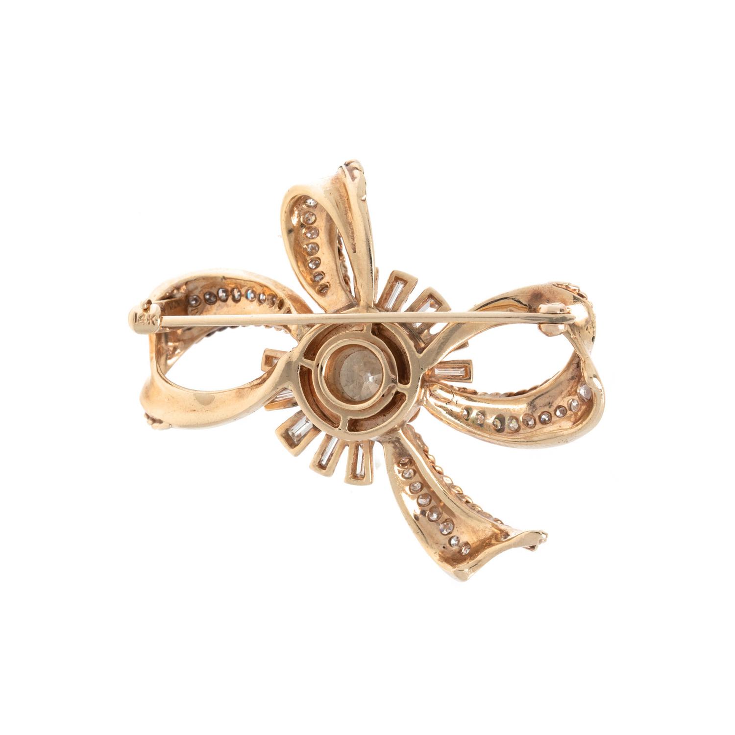 YELLOW GOLD AND DIAMOND BROOCH