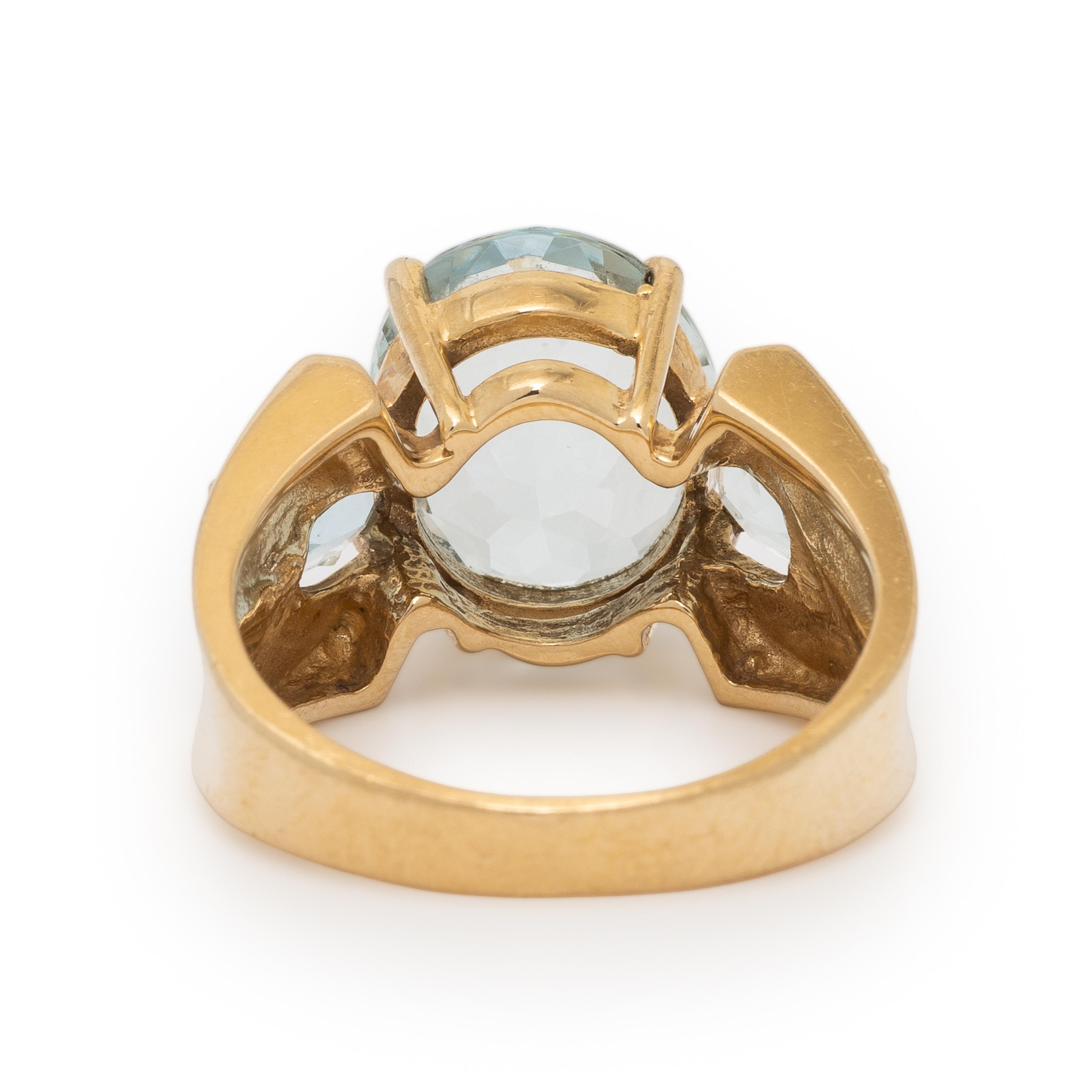 Aquamarine and Yellow Gold Ring