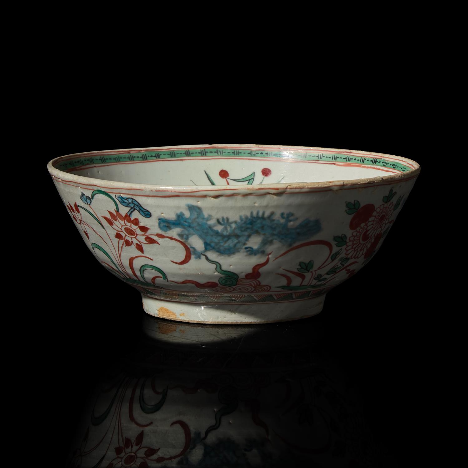 A Chinese "Swatow" Ware Bowl, Late Ming Dynasty — 明晚期 外銷瓷盌