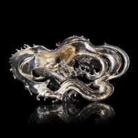 A Japanese Rock Crystal Sphere and Silver 'Dragon and Waves' Stand, Signed Yoshimasa Saku Meiji/Taisho Period 日本明治/大正時期 義正作潮を支配する珠と龍