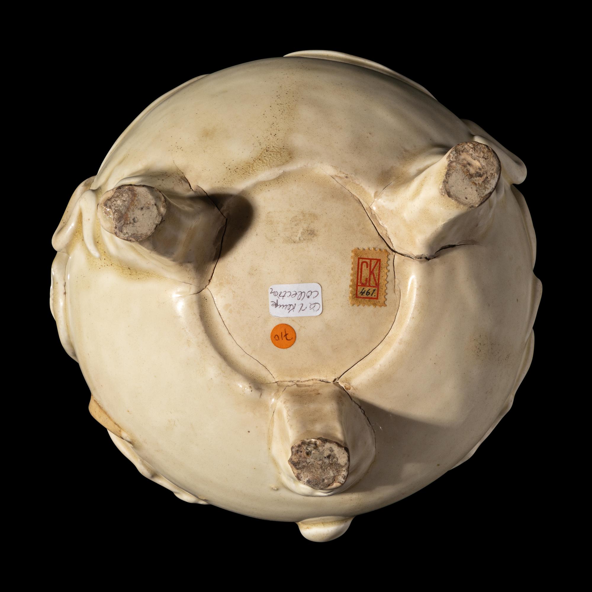 A Chinese White Glazed Tripod Incense Burner, Yuan to Ming Dynasty 元-明 白釉雙龍趕珠紋鬲式爐