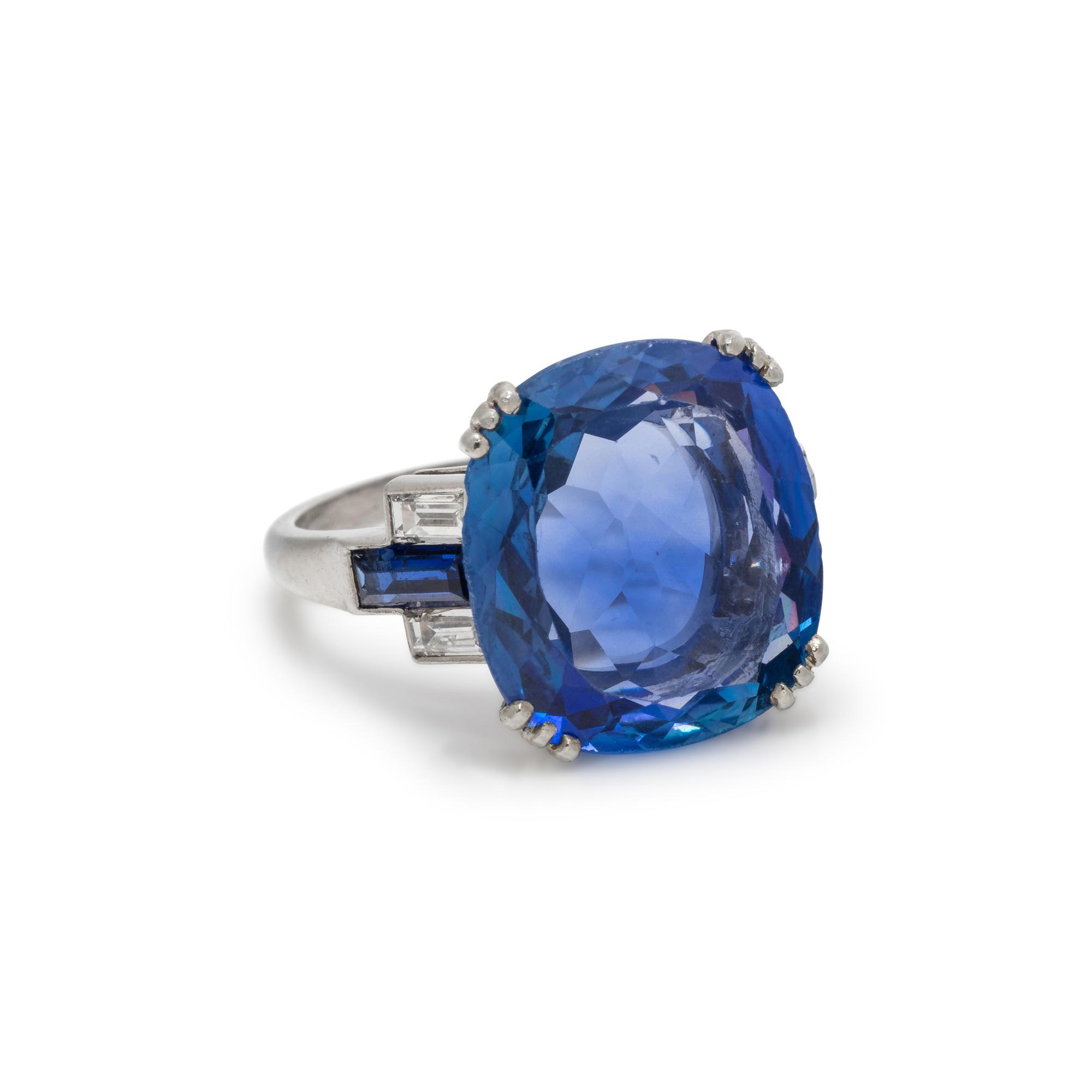 SAPPHIRE AND DIAMOND RING