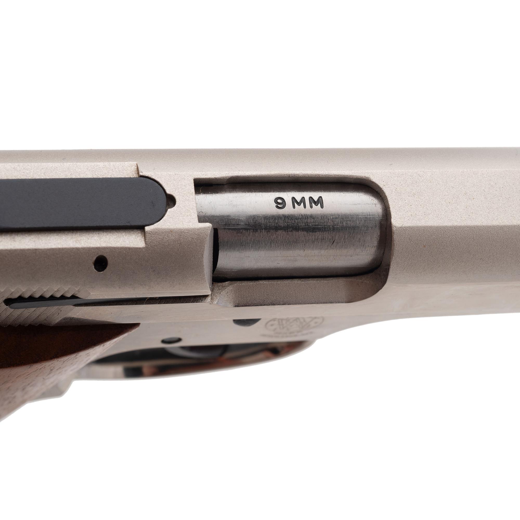 *Smith & Wesson Model 39-2 in Box with Accessories
