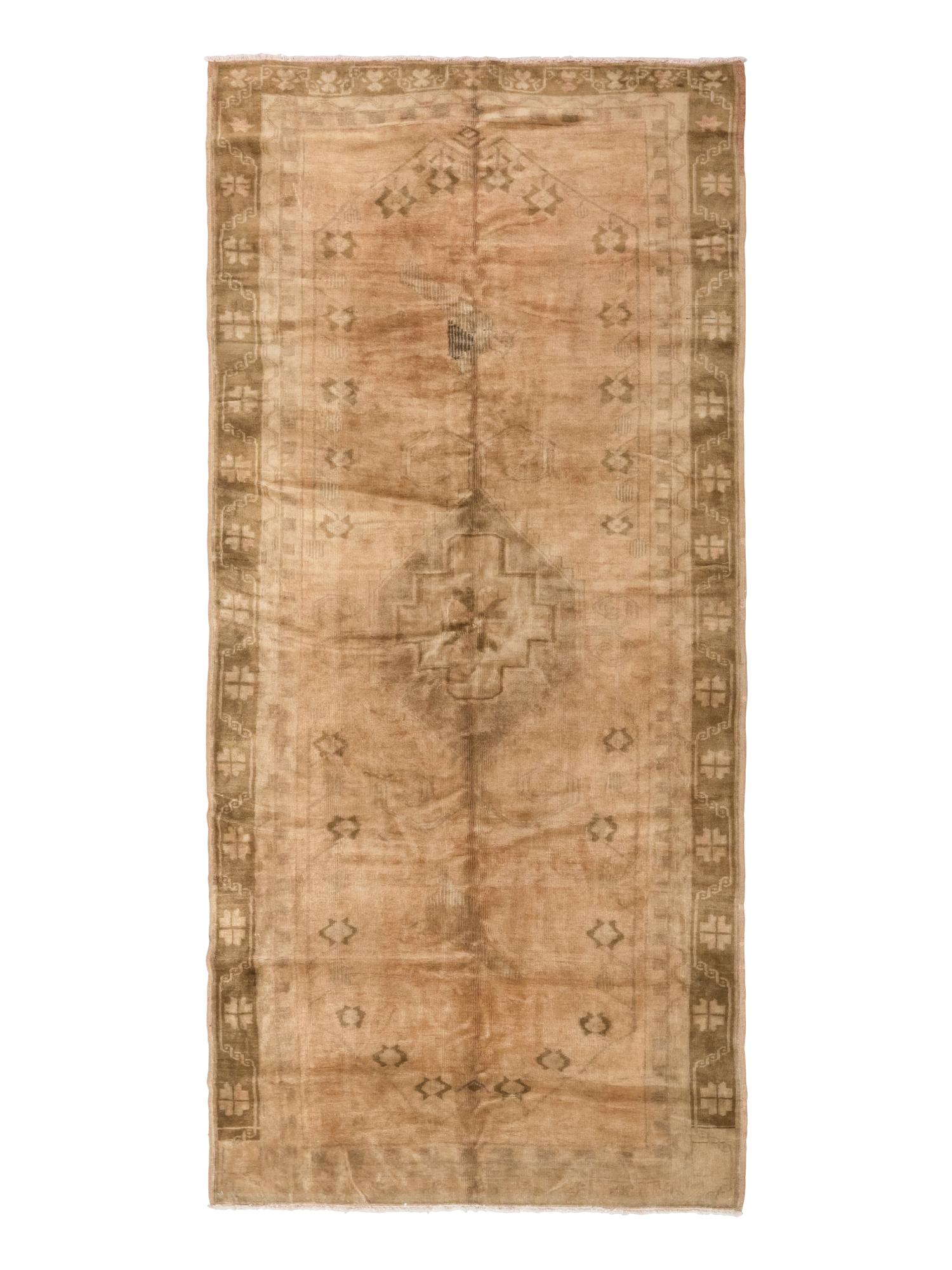 An Oushak "Corridor" Rug