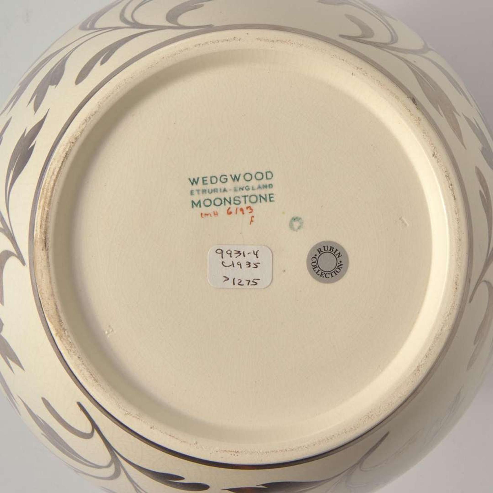 A Wedgwood Keith Murray (1892-1981) Designed Vase with Millicent Taplin (1902-1980) Decoration UK, 1930s