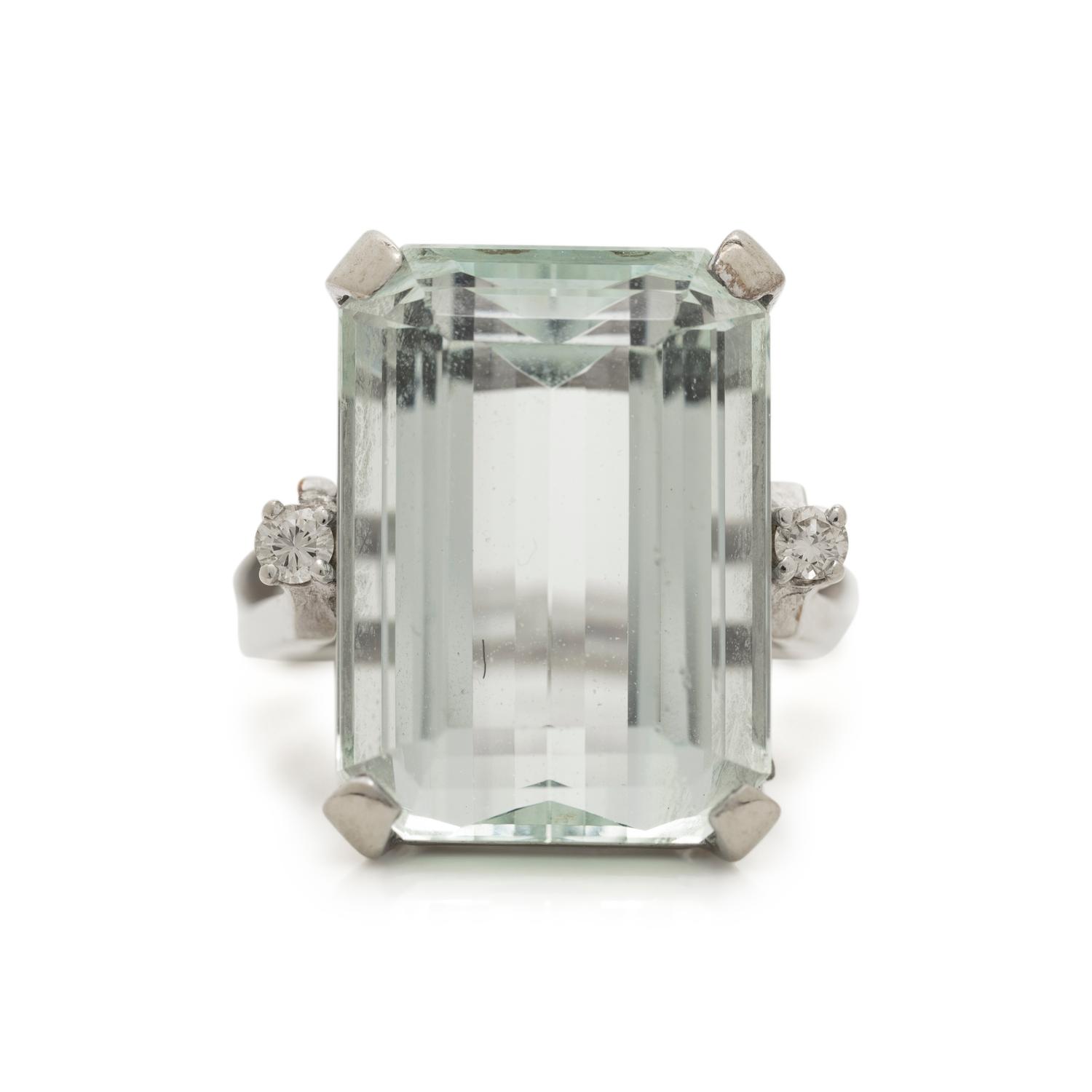 AQUAMARINE AND DIAMOND RING