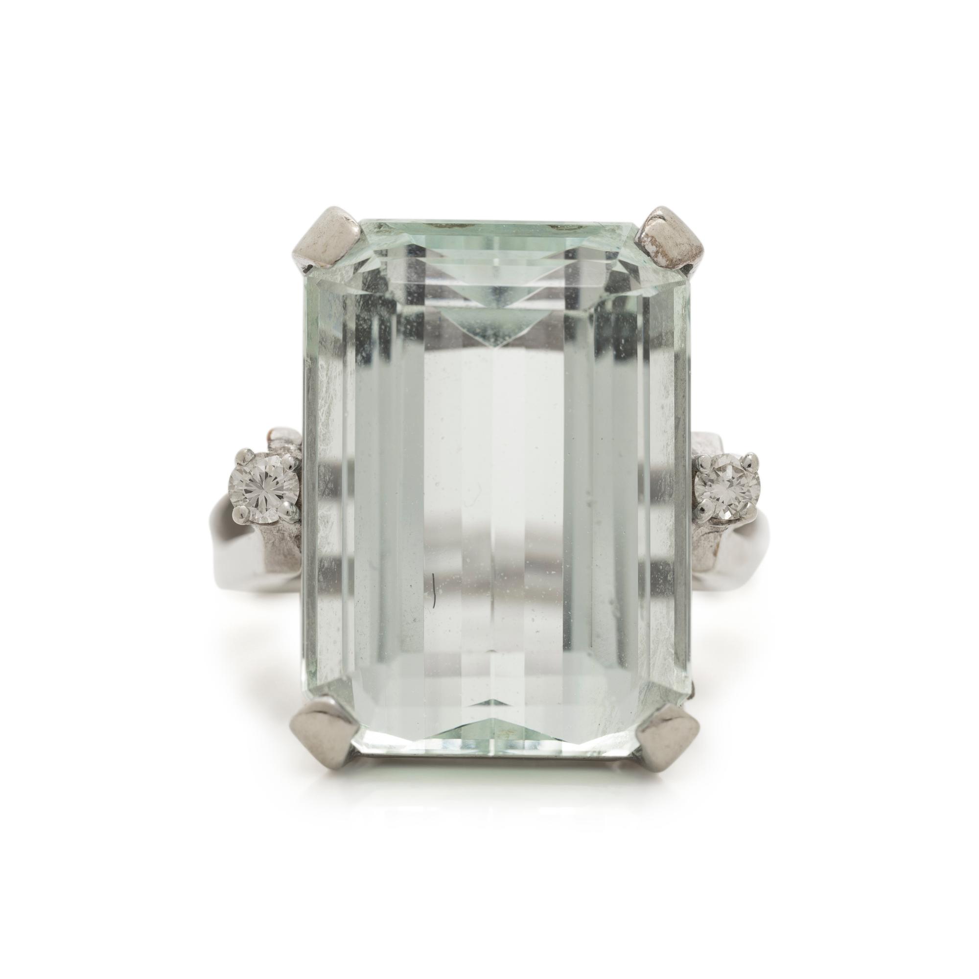 AQUAMARINE AND DIAMOND RING