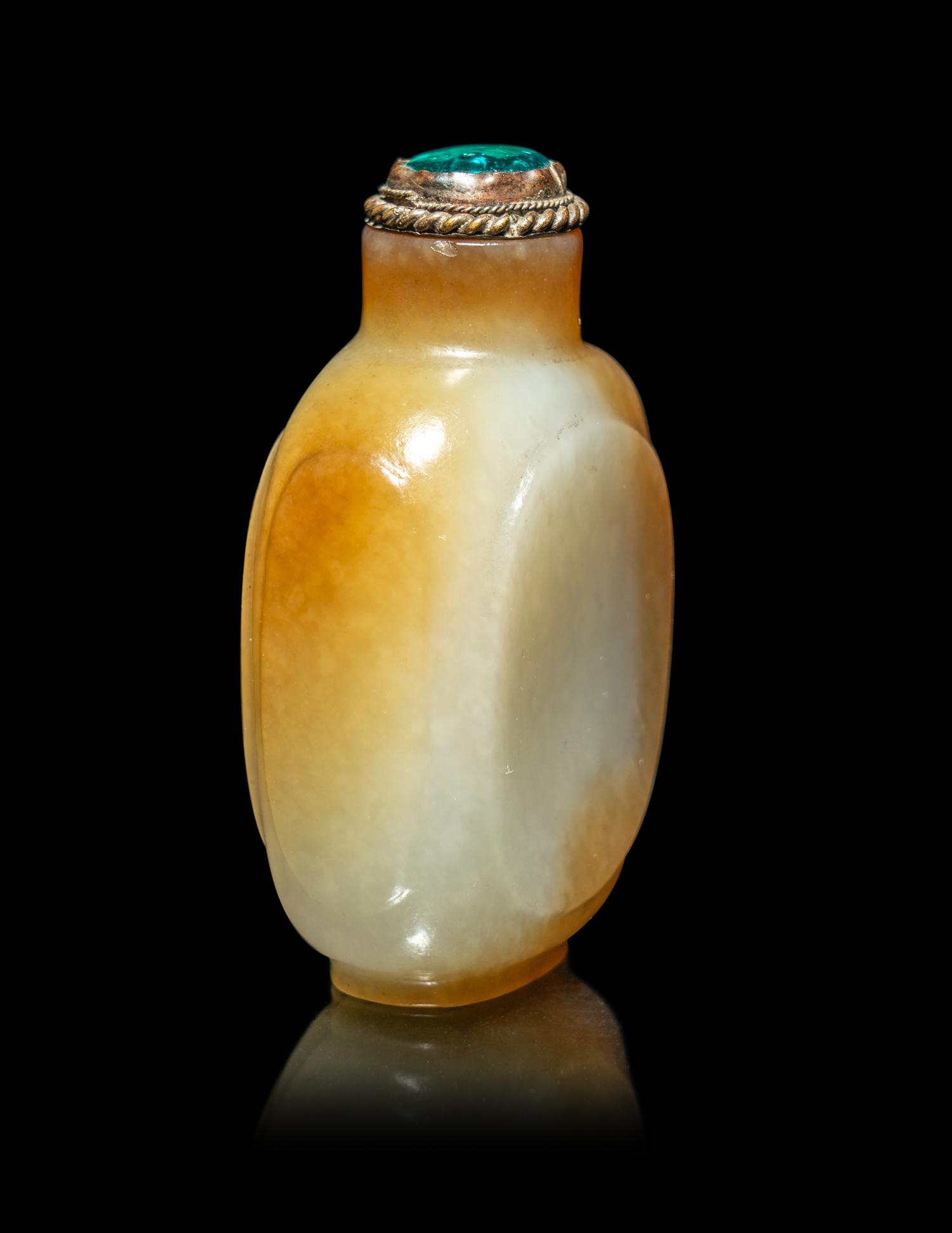 A Chinese Russet and Pale Celadon Jade Snuff Bottle