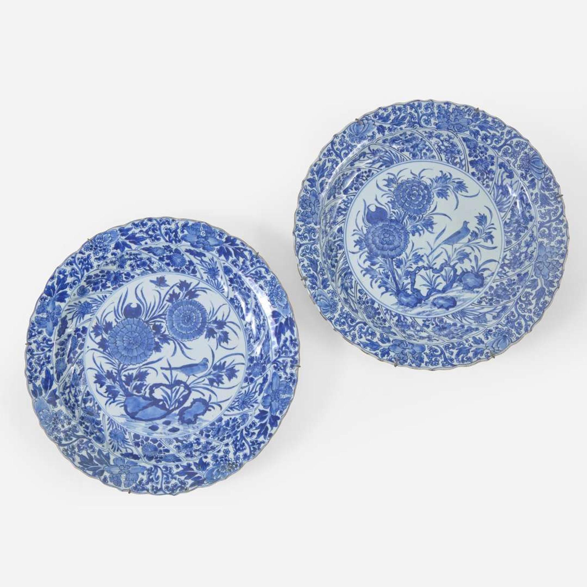 An associated pair of Chinese blue and white porcelain chargers 青花瓷盘两件 或为一对 Kangxi period ? ??