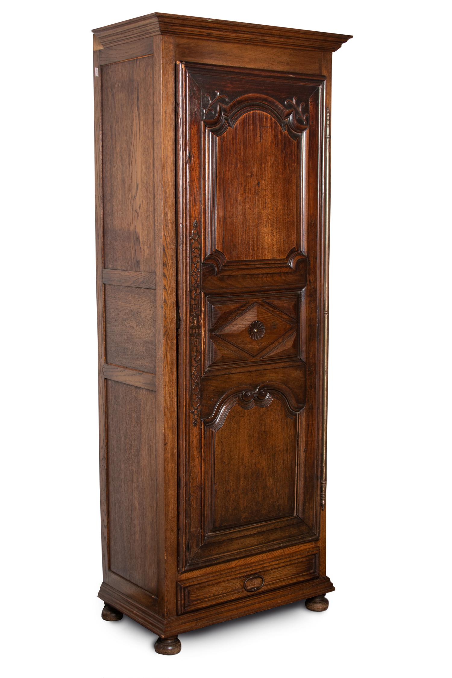 A French Provincial Oak Linen Cabinet