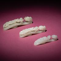 Three Chinese Jade 'Dragon' Belt Hooks, Daigou, 18th/19th Century — 清中期 玉龍鈎三枚