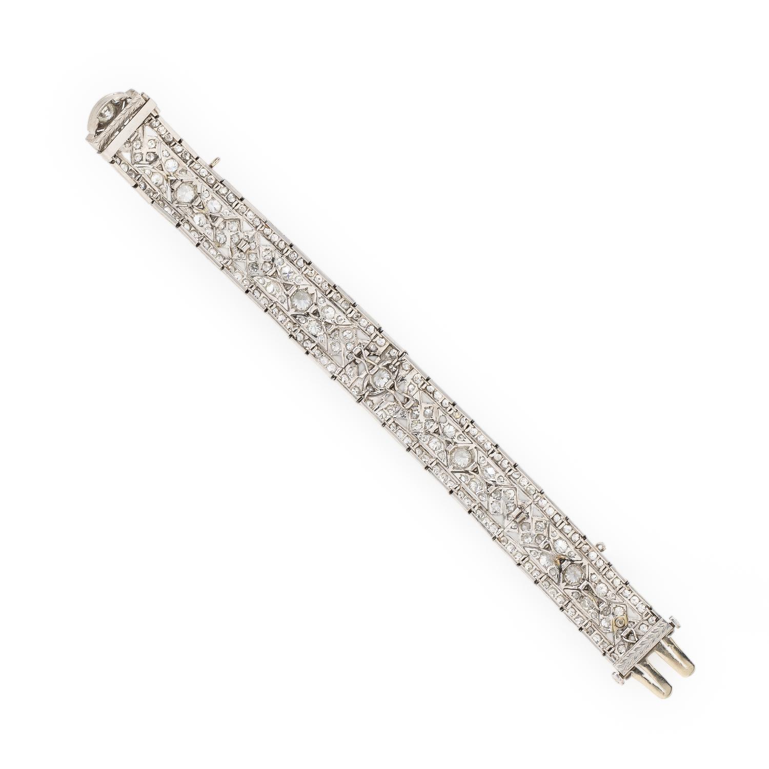 ART DECO, DIAMOND AND PLATINUM BRACELET