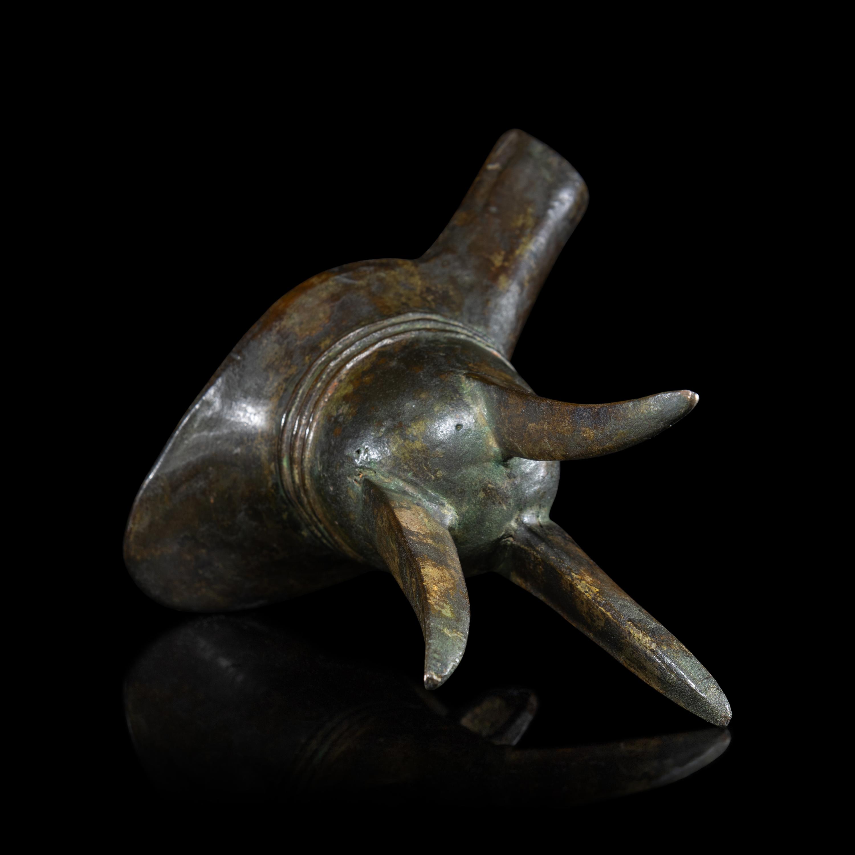 A Chinese Archaistic Bronze Wine Cup, Jue, Ming-Qing Dynasty 明-清 青銅爵