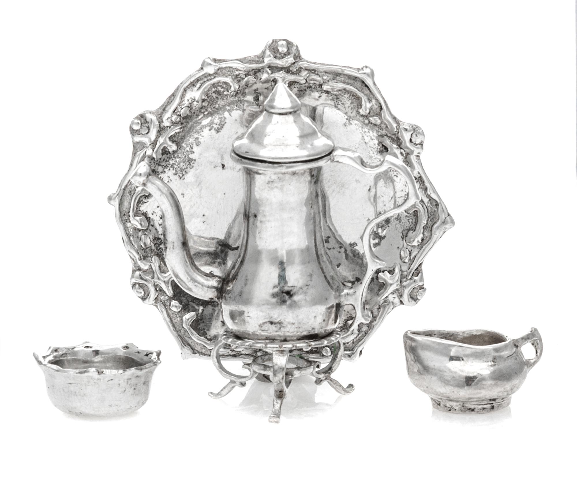 An American Silver Three-Piece Tea Service, Norma Lambert, 1977/1978, comprising a kettle on stand, a creamer, a waste bowl and a tray.
