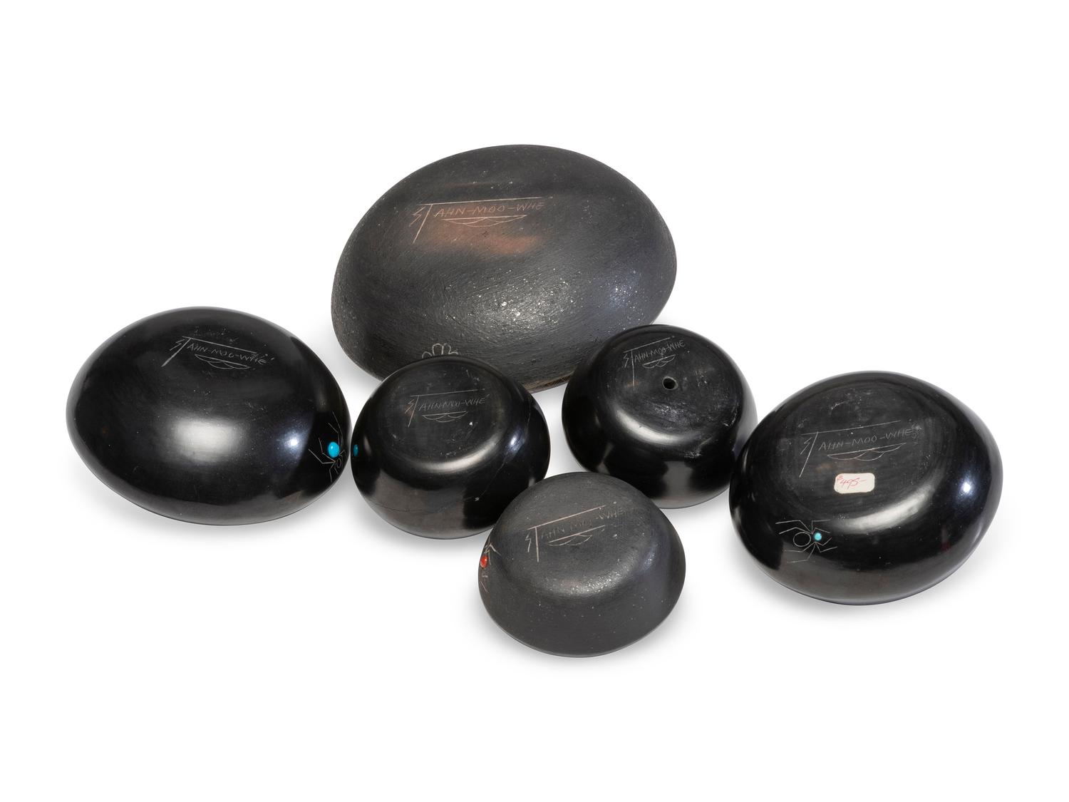 Black and Sienna Sgraffito Pottery Seed Jars