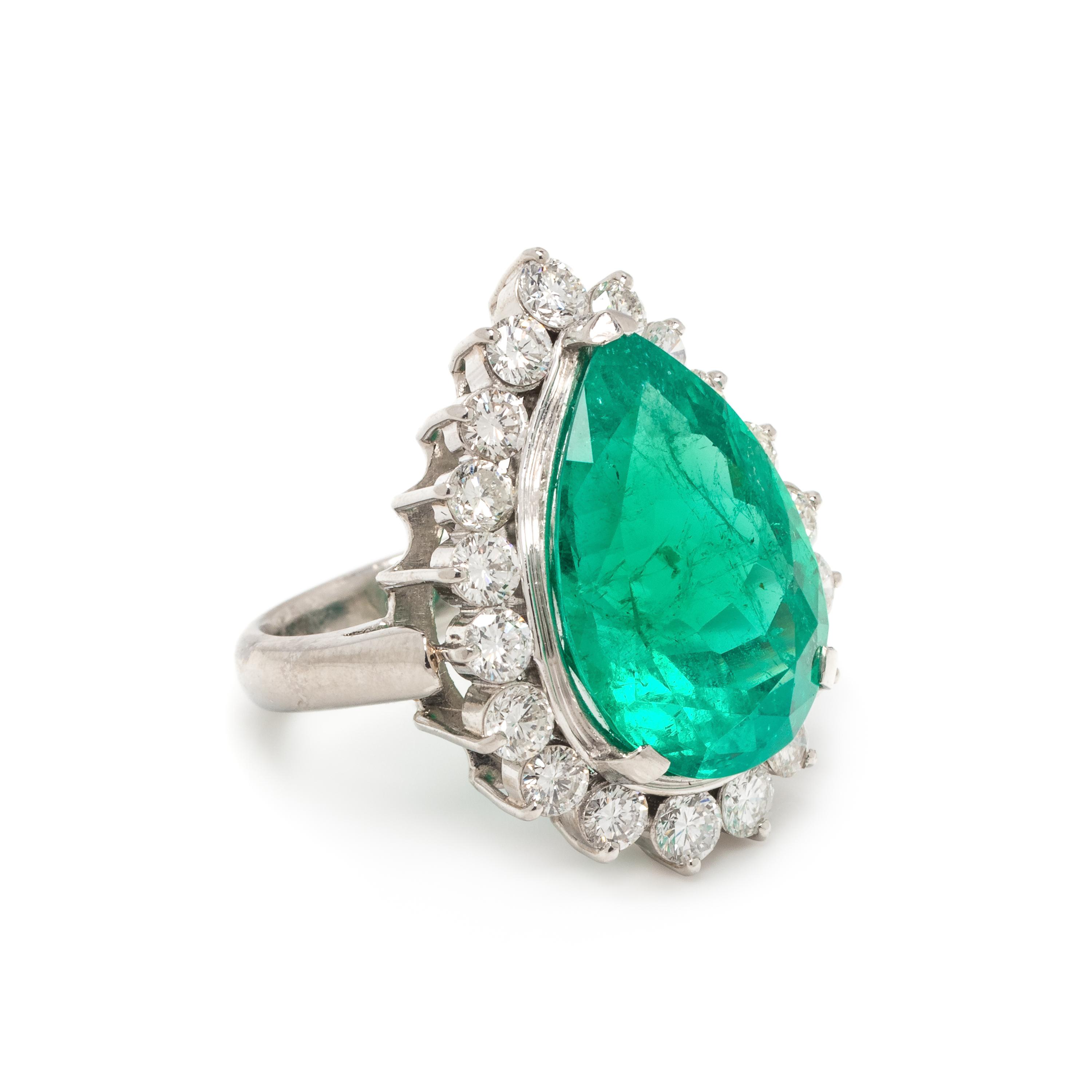 EMERALD AND DIAMOND RING