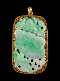 A Yellow Gold Mounted Apple Green Jadeite Pendant