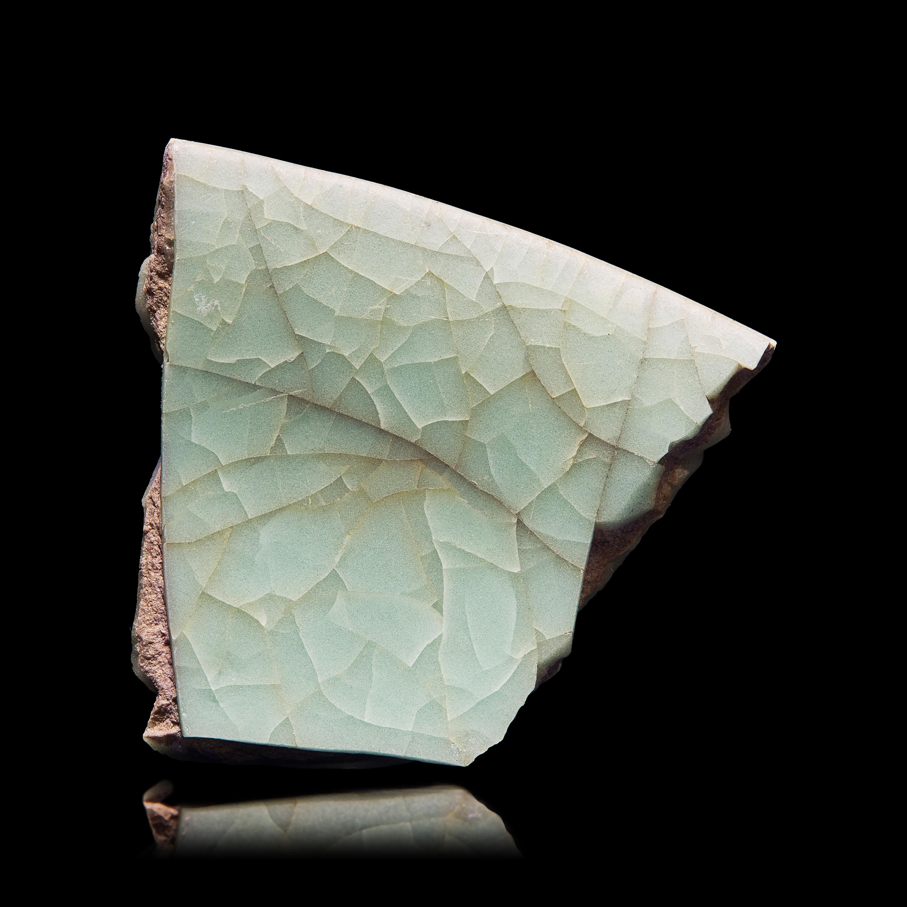 A Ru Ware and A Guan Ware Porcelain Fragment, Song Dynasty 宋 汝窯官窯瓷片各一