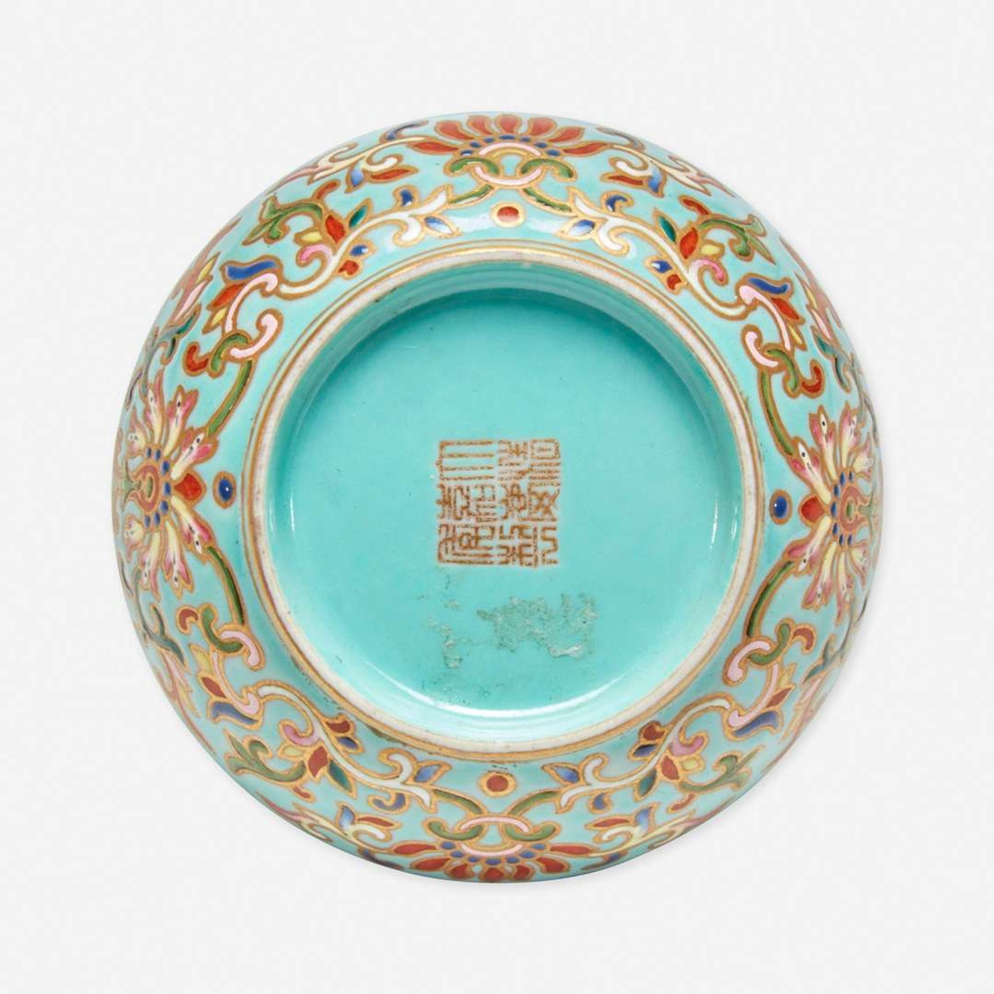 A Chinese enameled porcelain faux cloisonné seal paste box and cover 珐琅彩带盖印泥盒 Six-character Jiaqing seal mark ?????