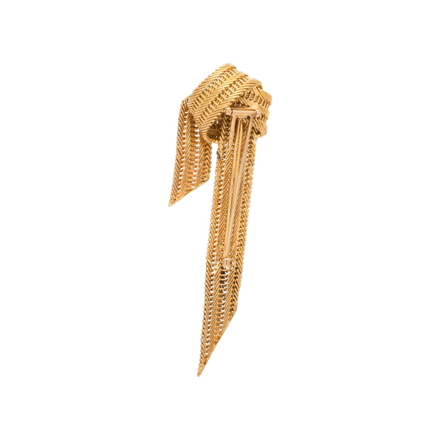 VAN CLEEF & ARPELS, YELLOW GOLD KNOT BROOCH