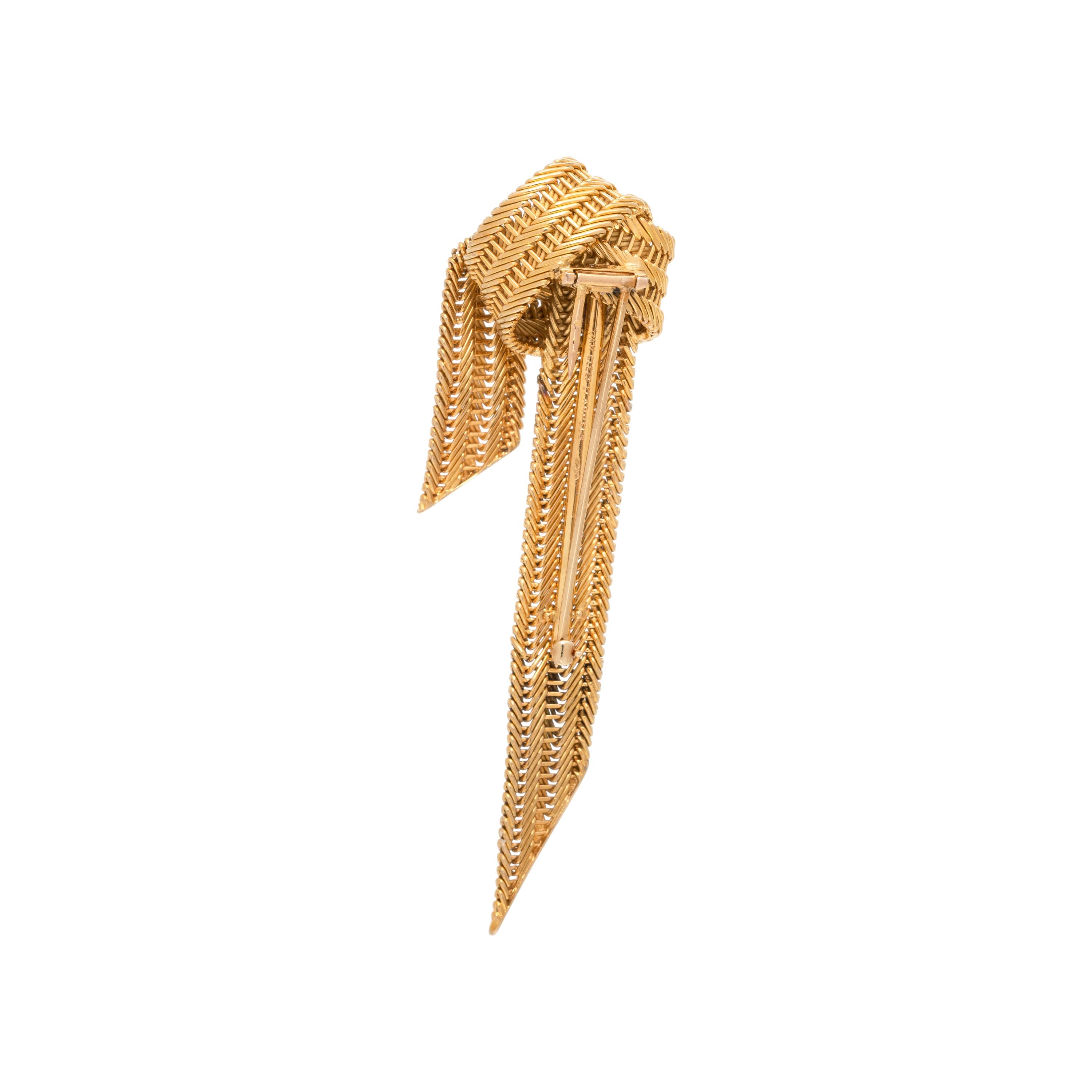 VAN CLEEF & ARPELS, YELLOW GOLD KNOT BROOCH
