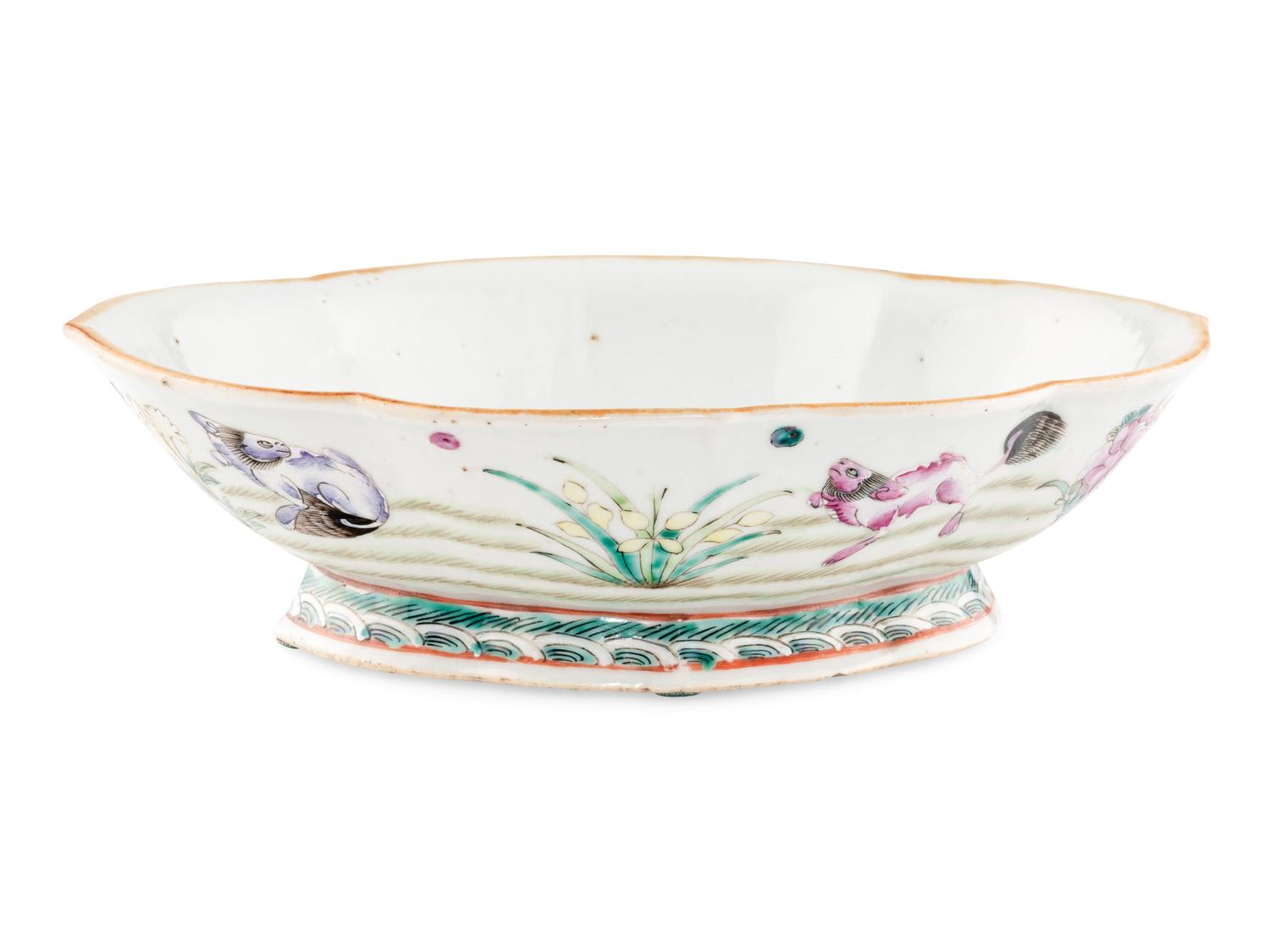A Chinese Export Porcelain Dish