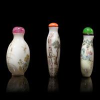 Twenty-One Chinese Snuff Bottles, 19th-Early 20th Century — 晚清-民國 各式鼻烟壺一組二十一只