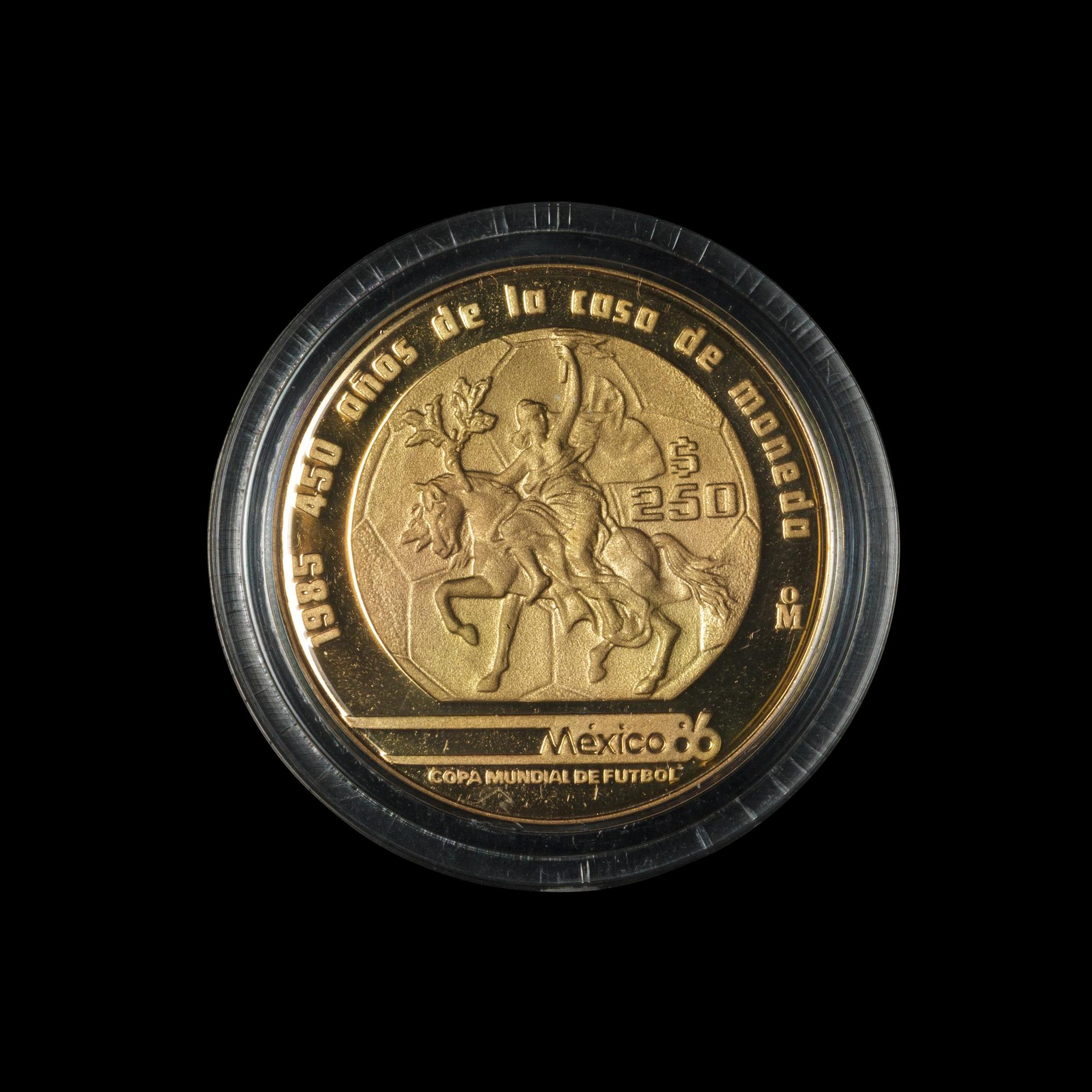 [MEXICO] A 1986 World Cup Commemorative 250 Peso Gold Proof