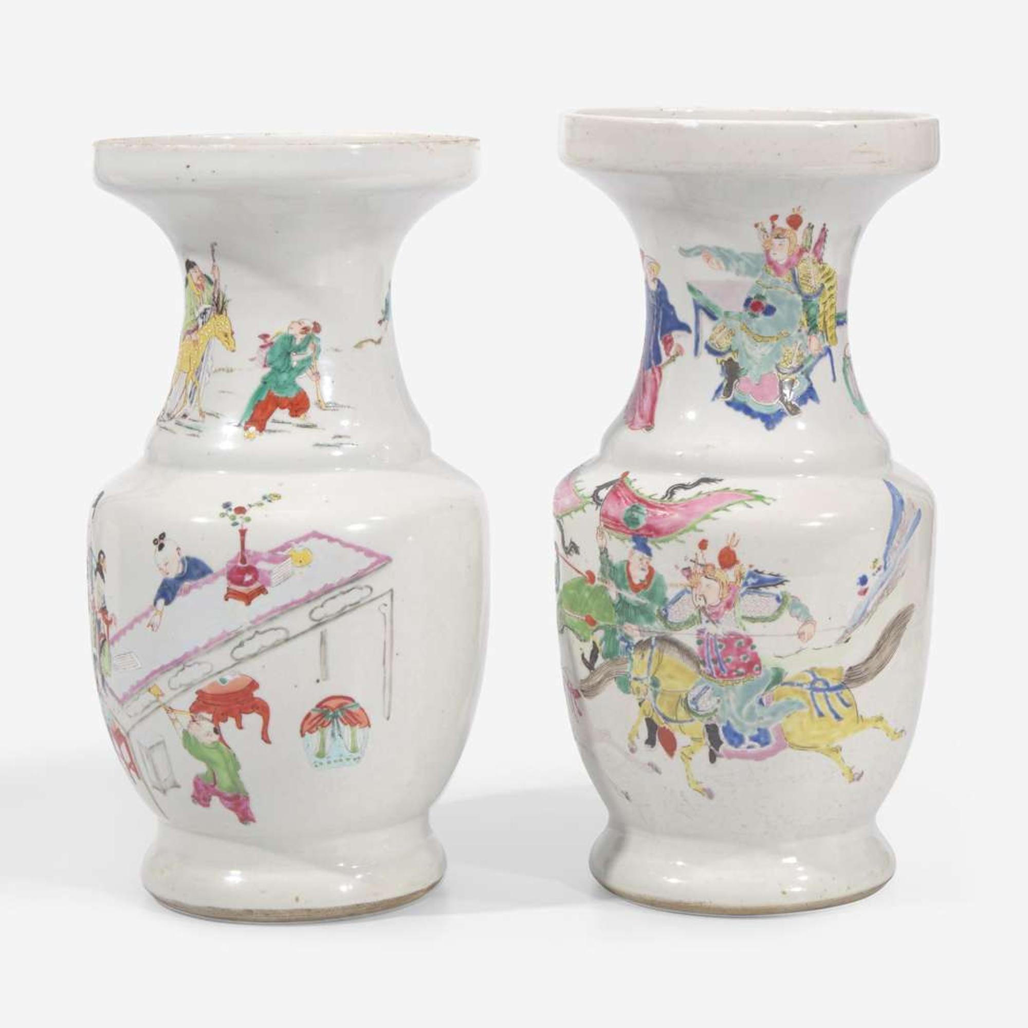 An associated pair of Chinese famille rose-decorated porcelain baluster vases 粉彩观音瓶 或为一对 Qing dynasty ?